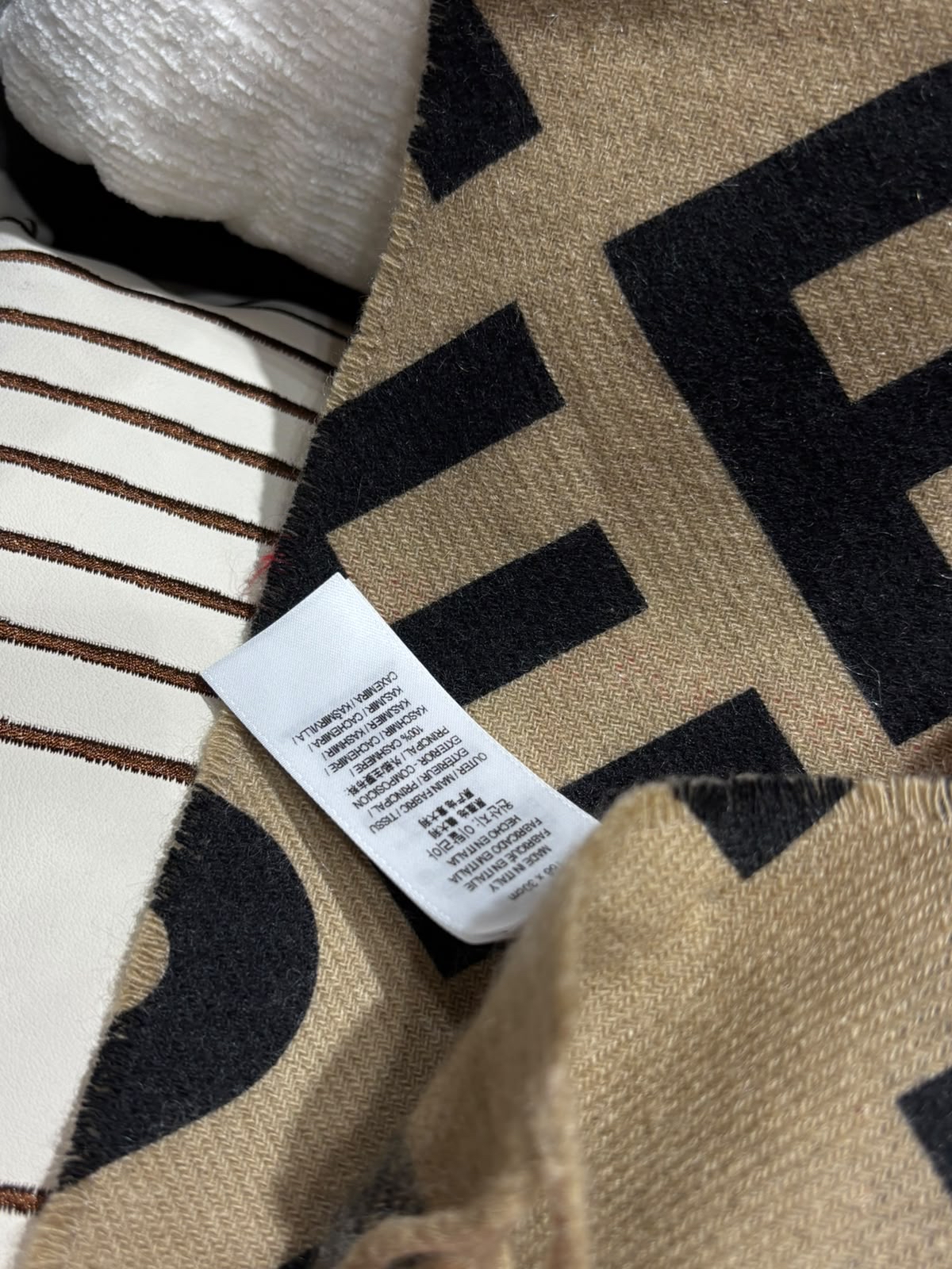 Burberry Cashmere Scarf 羊絨經典頸巾/圍巾 100%Authentic, 99%New