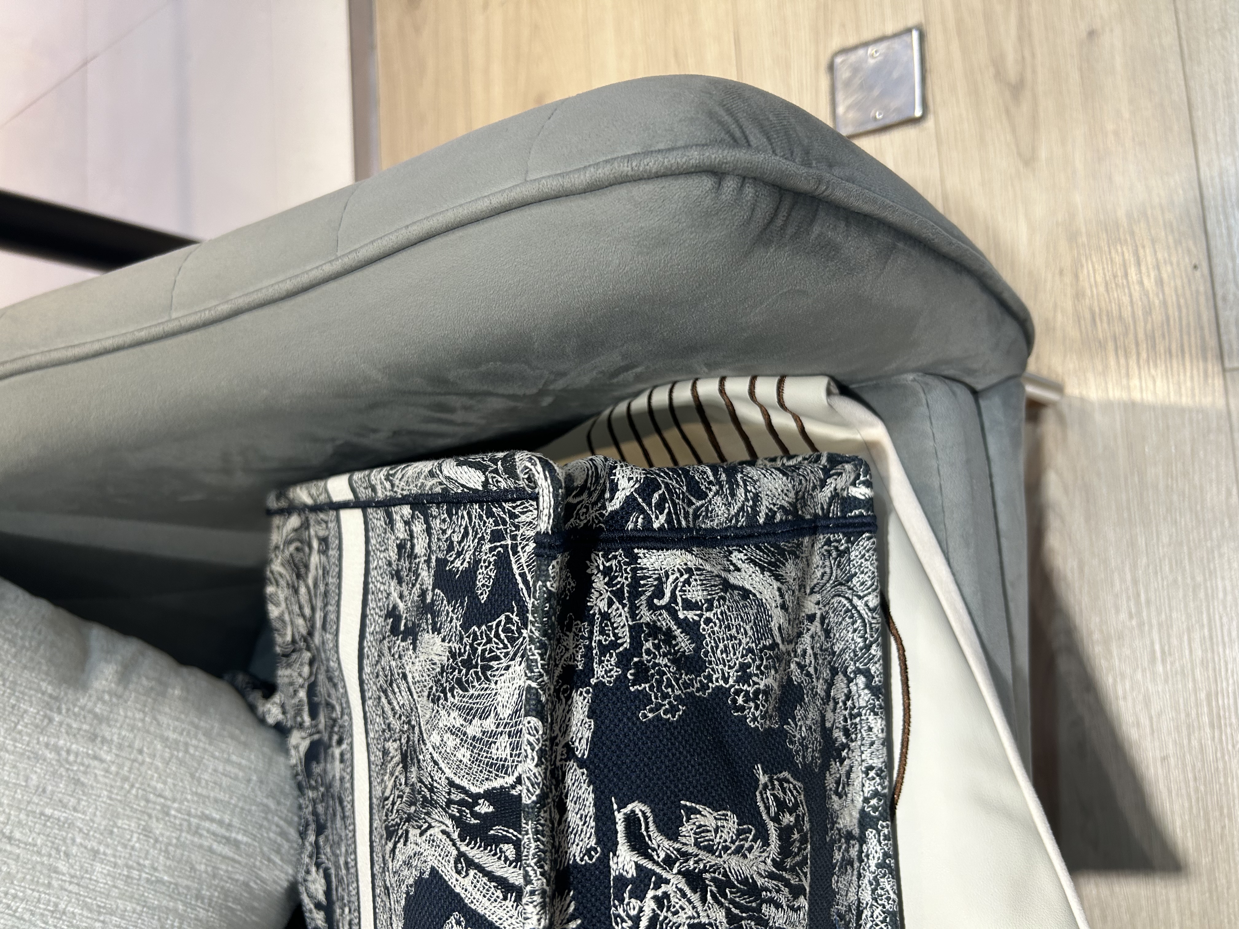 Dior Book tote Large Blue and Ecru Toile de Jouy Reverse Embroidery 100%Authentic, 98%New