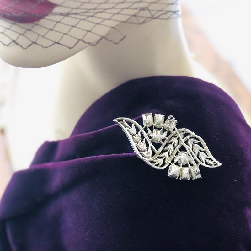 C.a. 1950-60s Coro Peacock Iridescent Stone Silver Dancing Leaf Brooch(MT402)