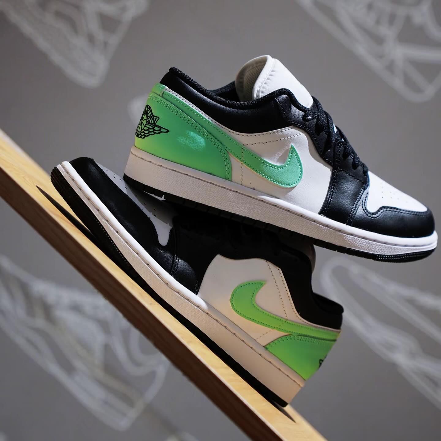 Nike Air Jordan 1 Low - Green Glow (553558-131) | STUDIOPLUS