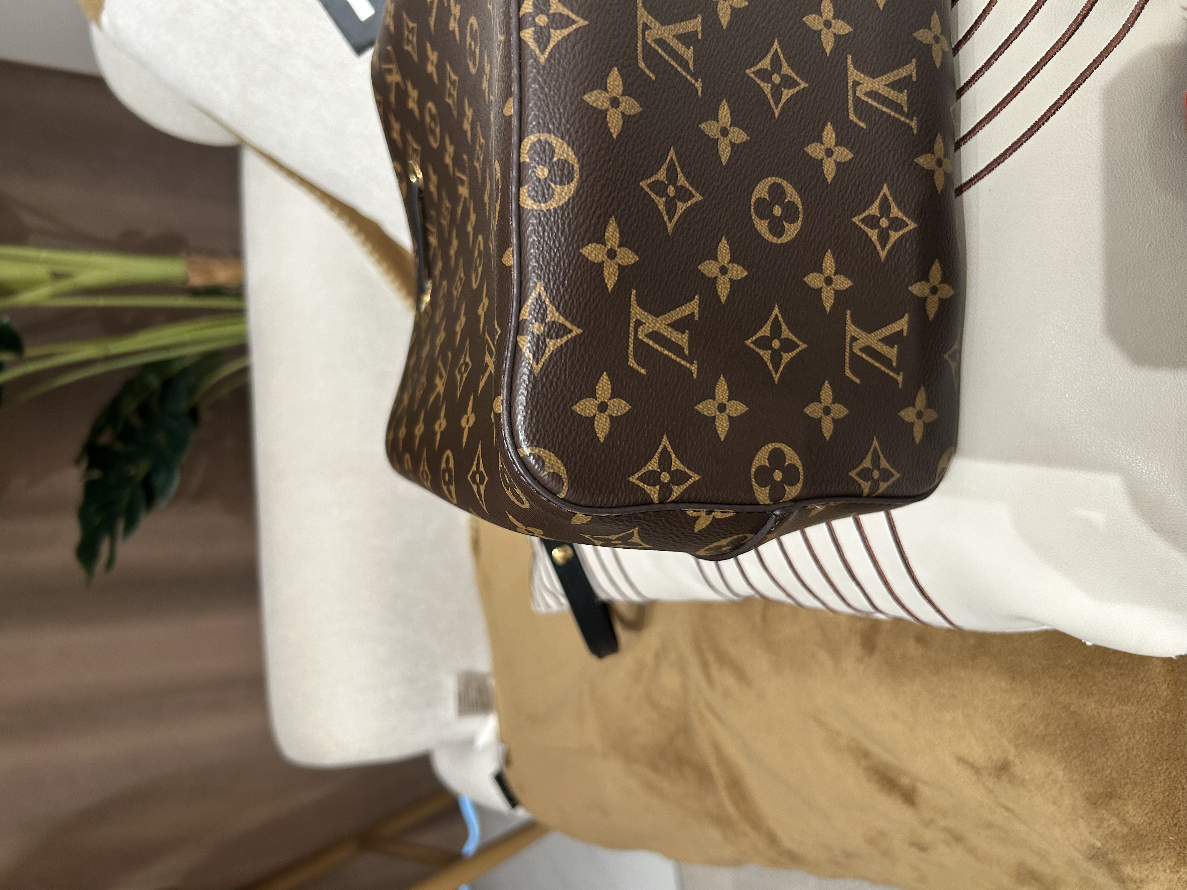 Lv NéoNoé MM Shoulder Bag nepnoe bucket bag M44020,100%Authentic, 95%New ✅Dust bag 
