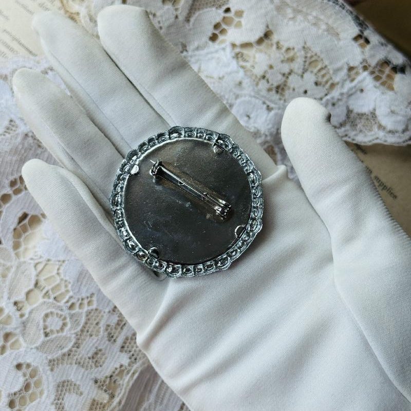 Vintage C.a.1970s Silver Framed Rose Petit Needlepoint Large Round Brooch (MT2348)