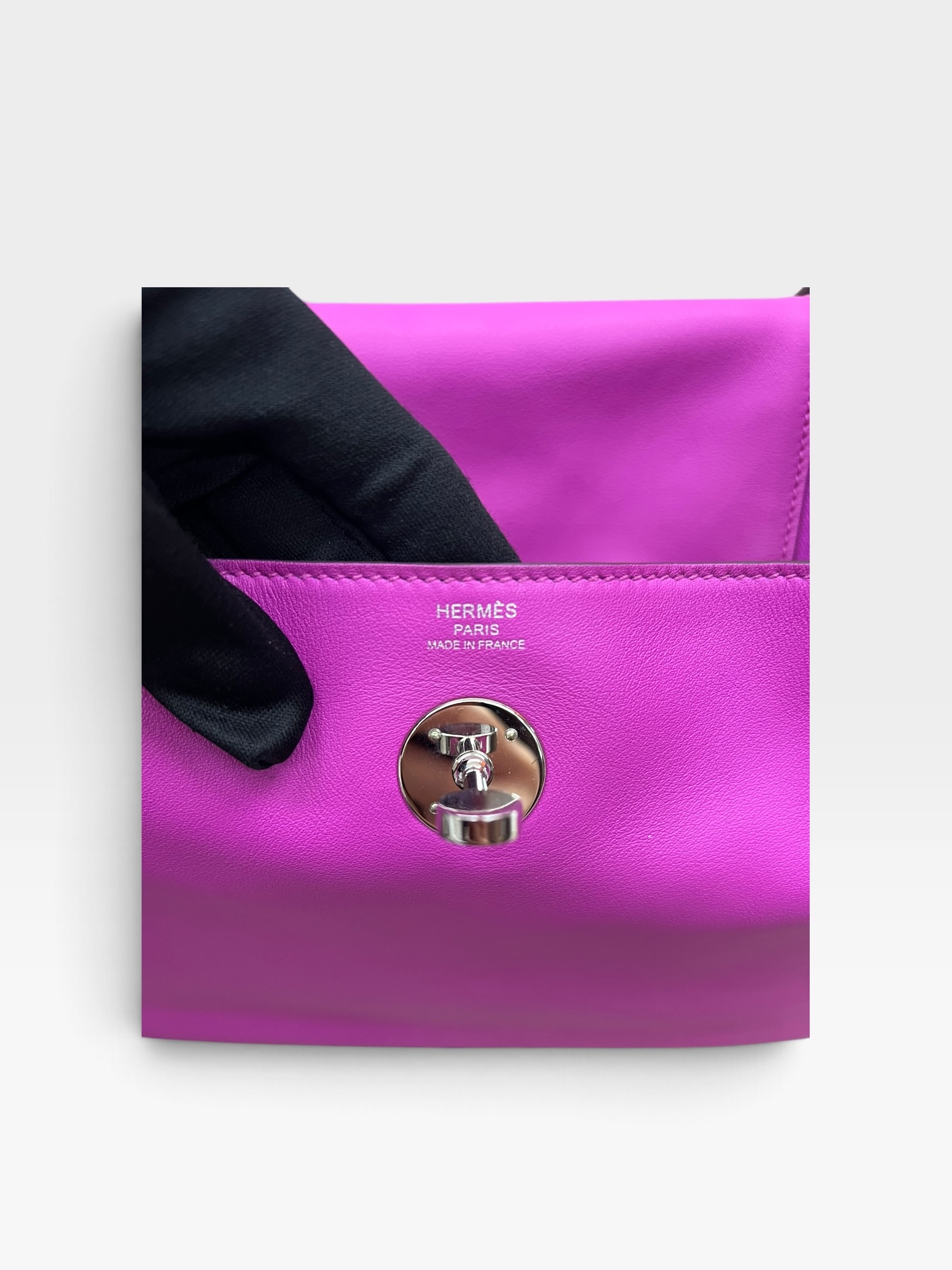 Pre-Owned Hermès Lindy 26 /Stamp Q / Product Code: 102706