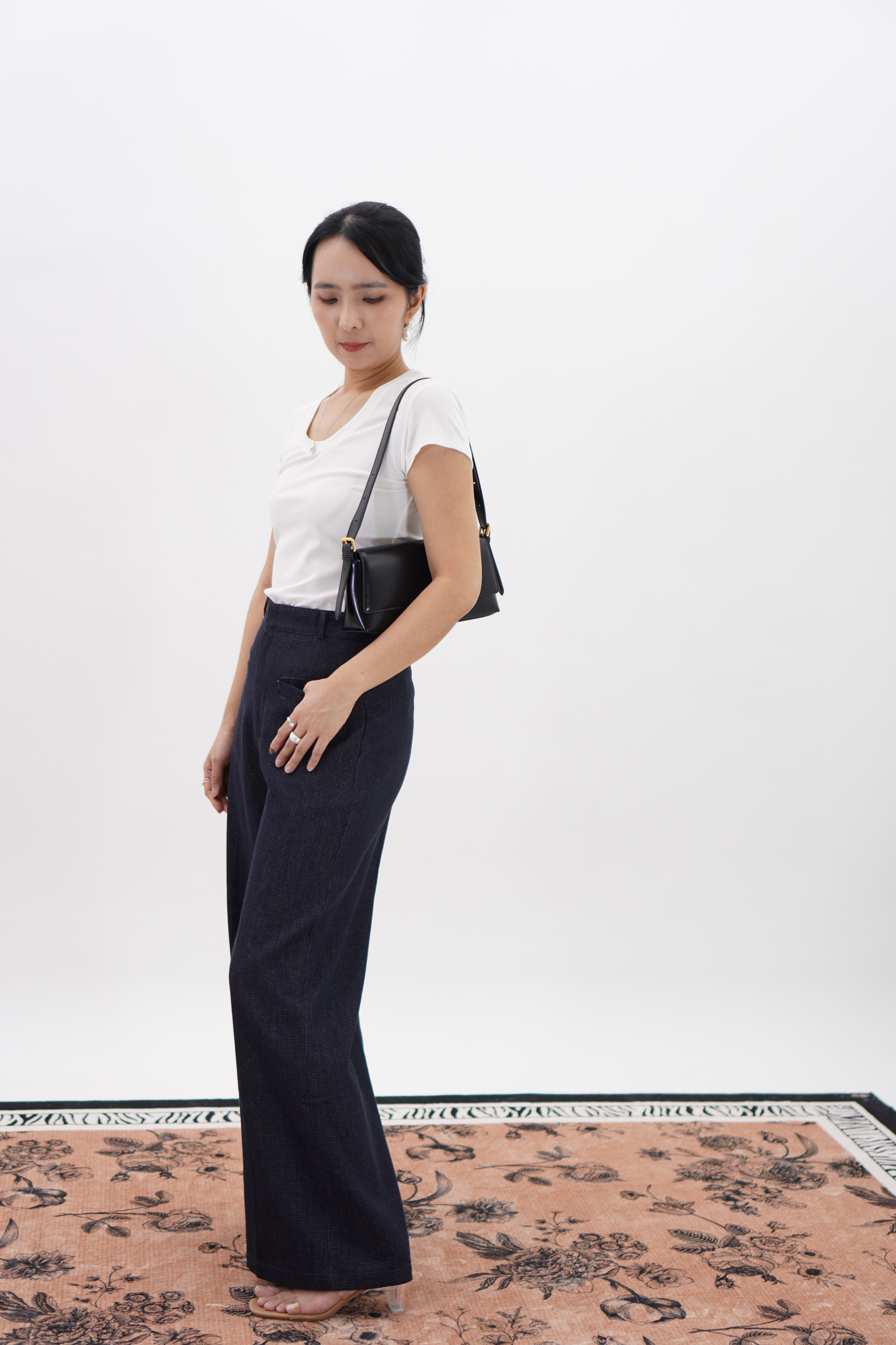 蓝色亚麻阔腿长裤