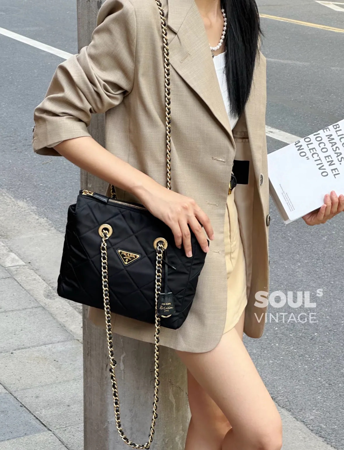 Prada 黑金降落傘包