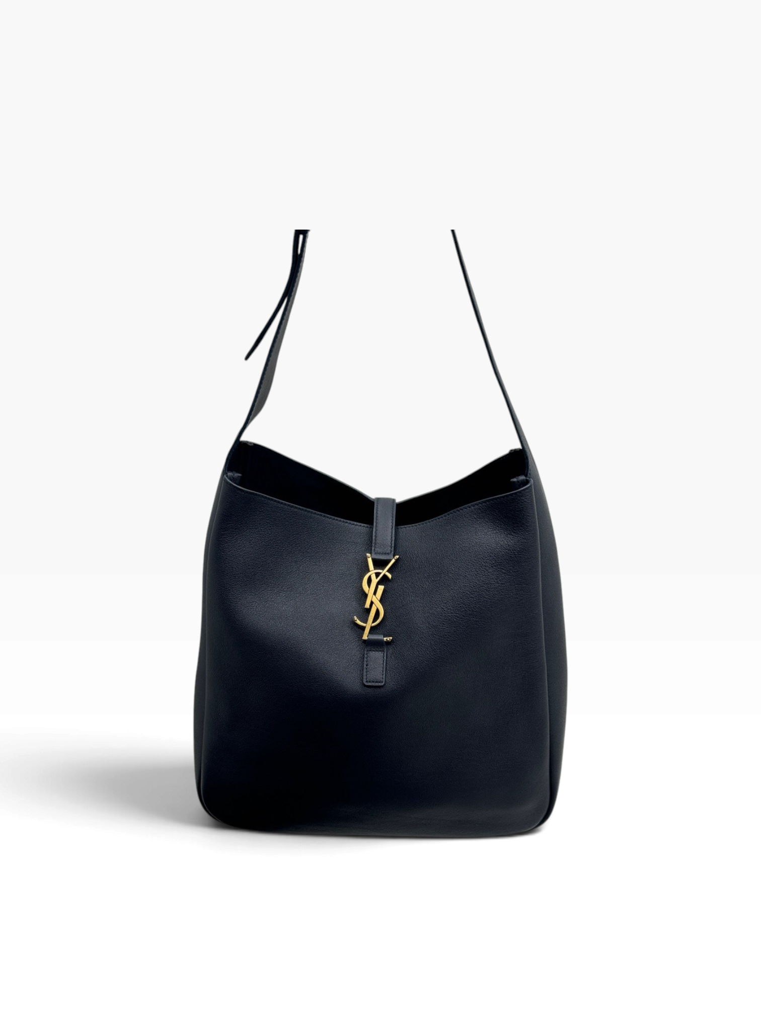 Unused item YSL hobo Y9146