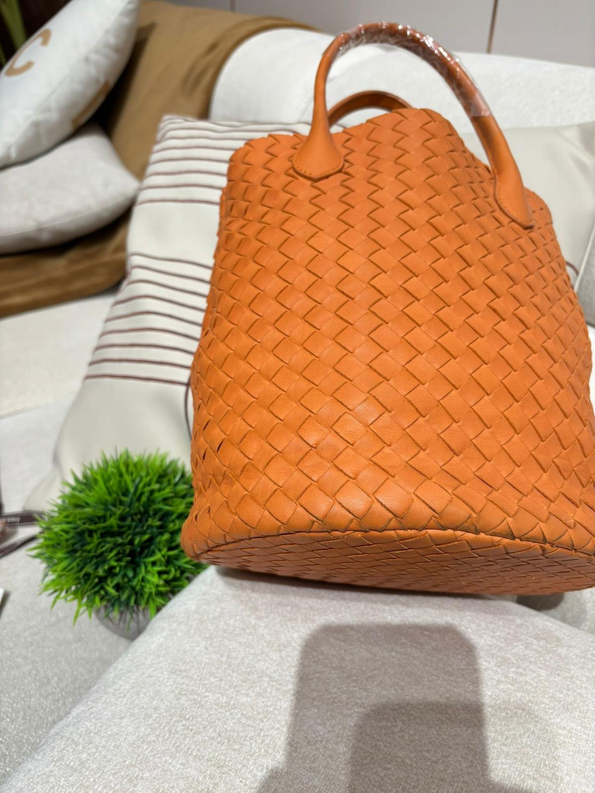 Bottega Veneta BV Bucket Bag 100%Authentic, 90%New