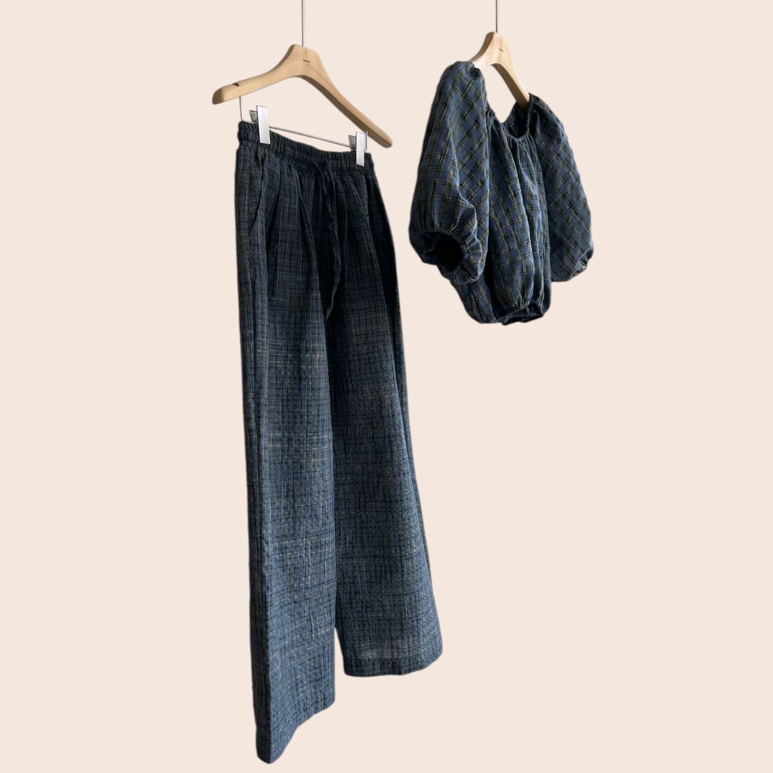 221020 暗格紋泡泡袖短Top