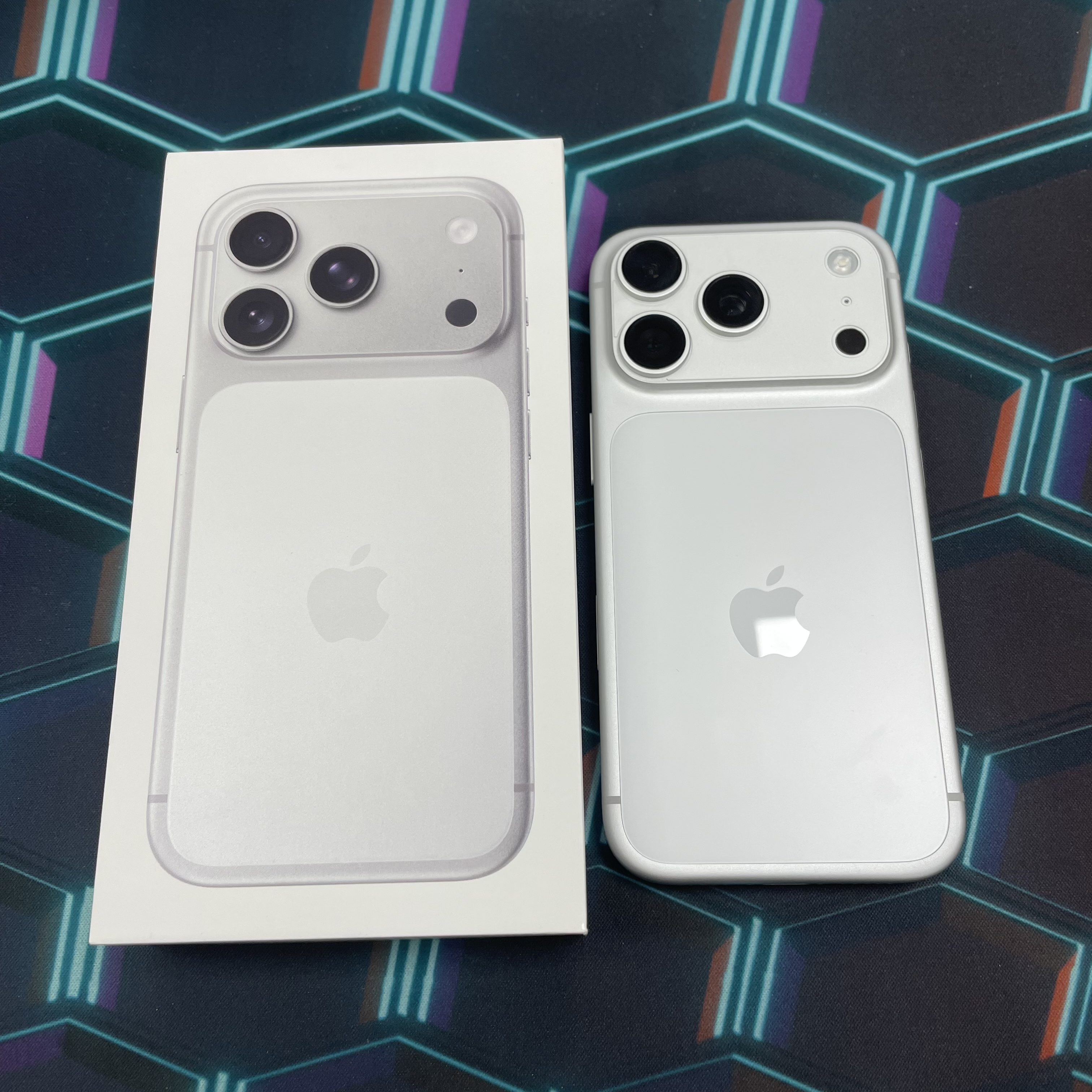 *6457 17 Pro 完美機 256GB 電100 白色 White