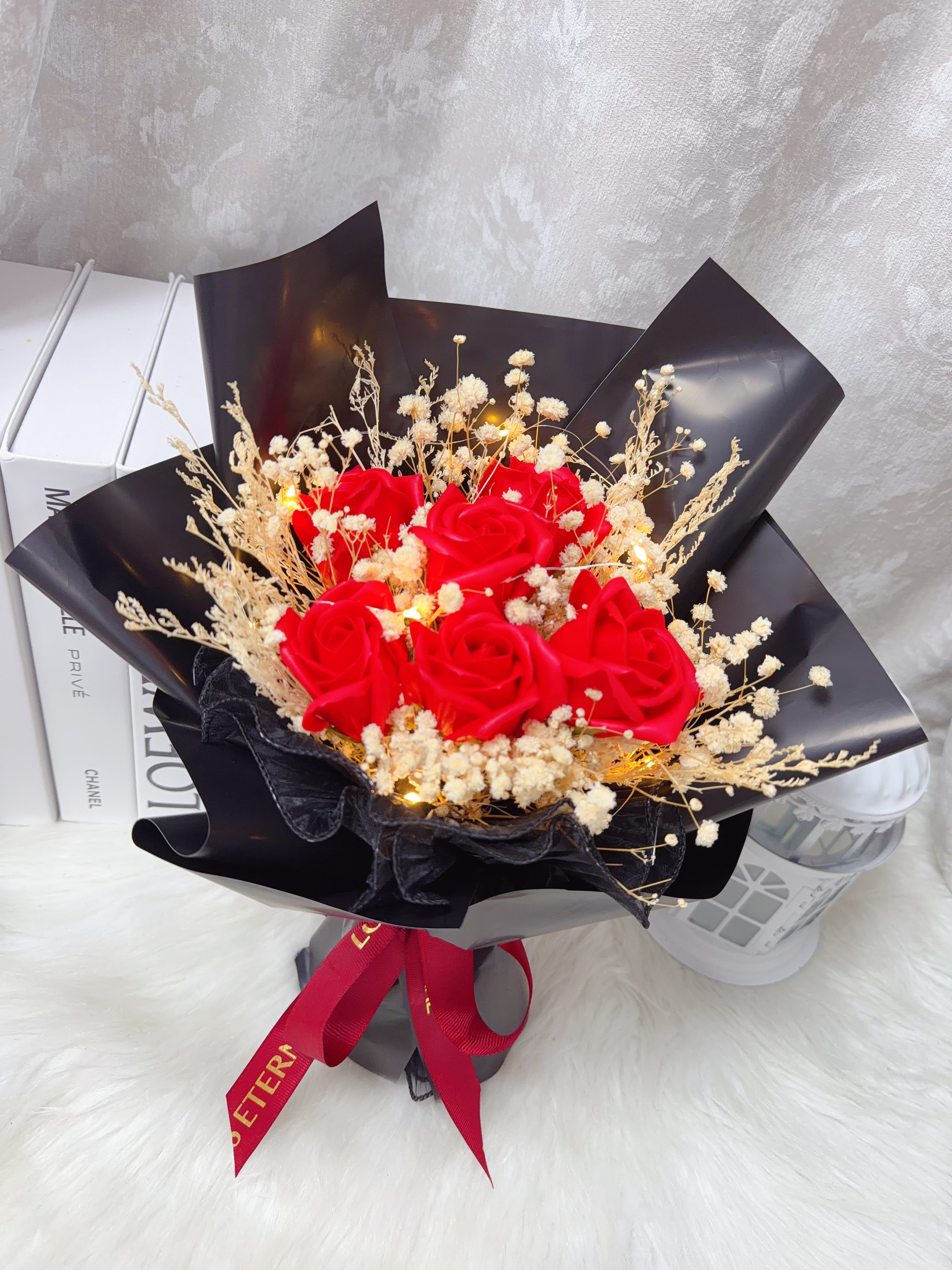 紅玫瑰番梘花花束