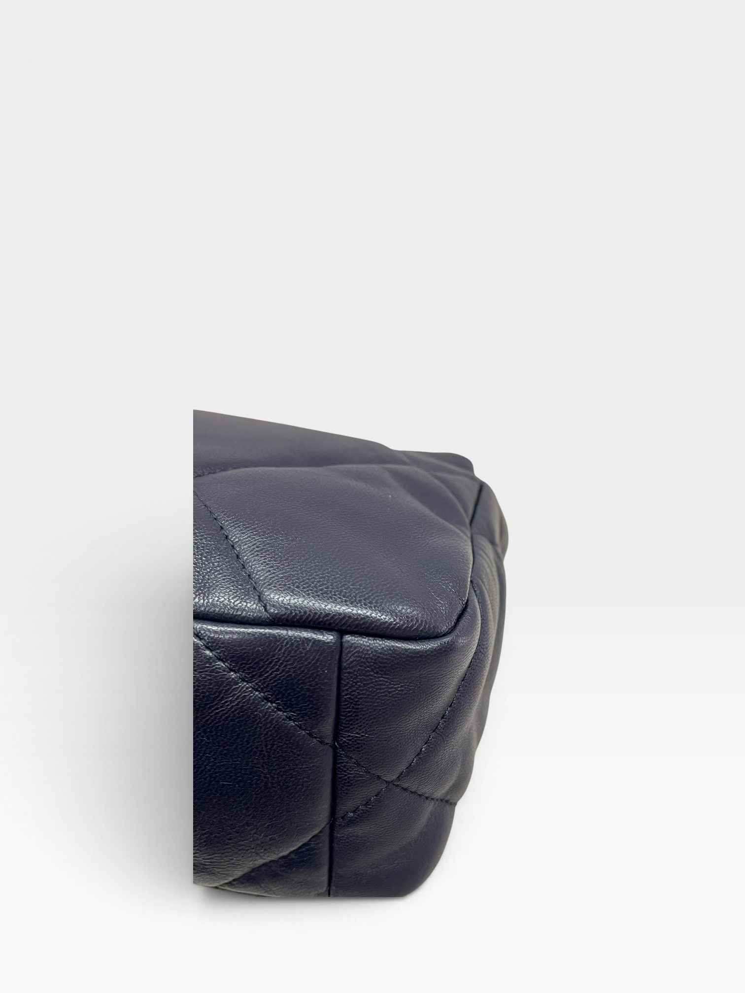 Pre-Owned CHANEL C19 Bag Navy Blue / Product Code: 092701