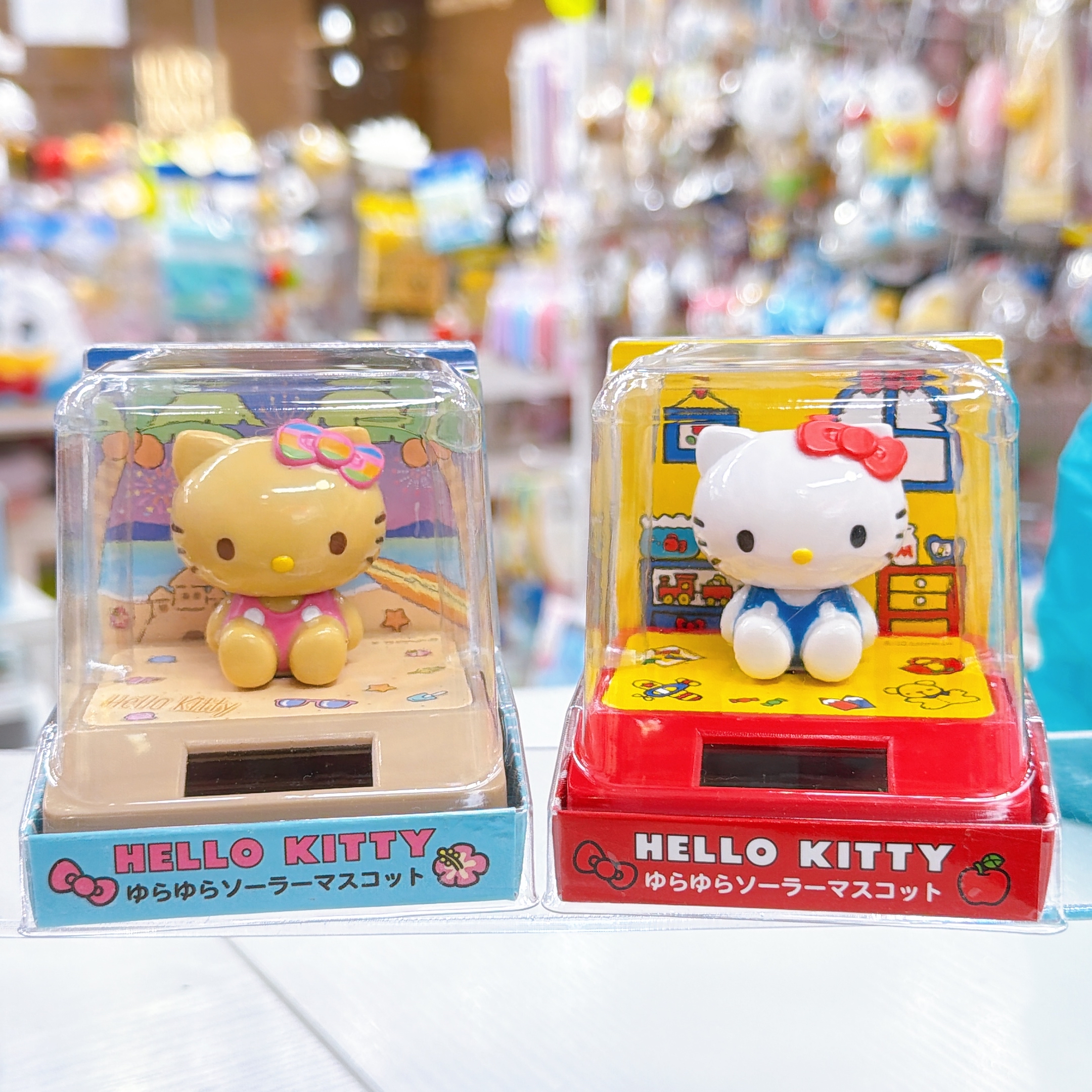  日本直送Hello Kitty太陽能搖頭擺設