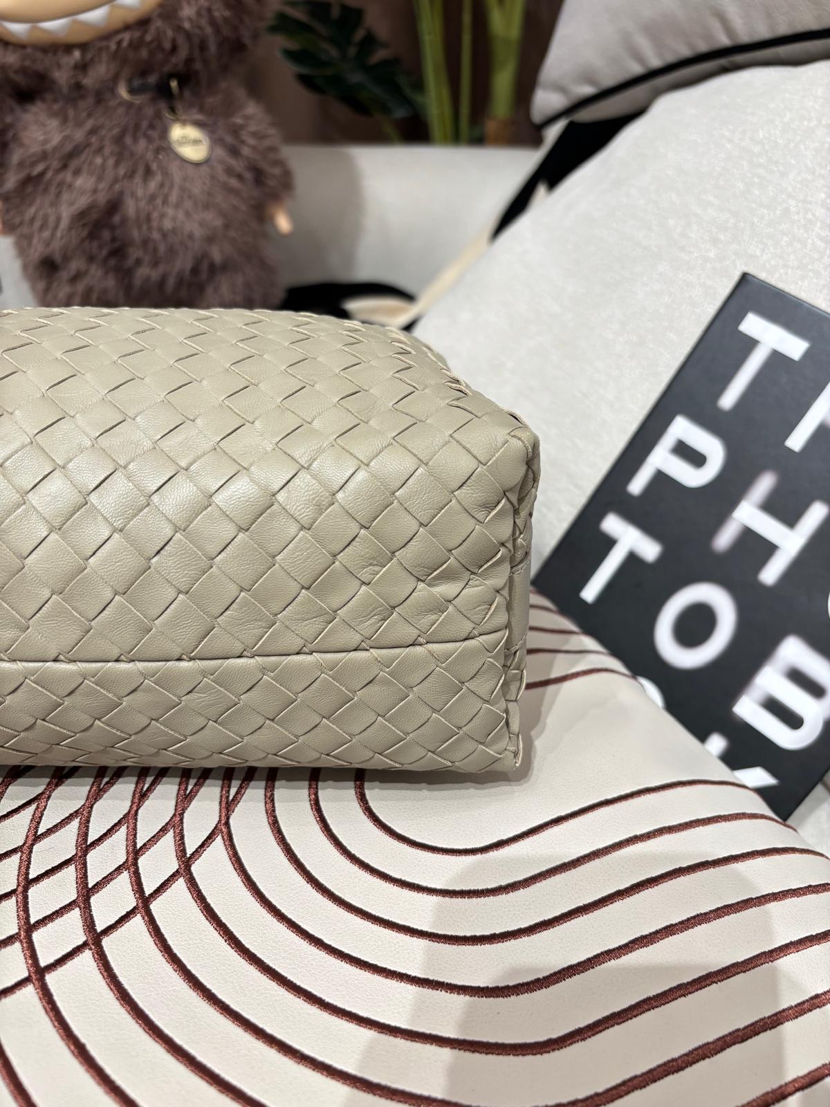 Bottega Veneta BV 飯盒包 100%Authentic, 98%bew ✅dust bag 