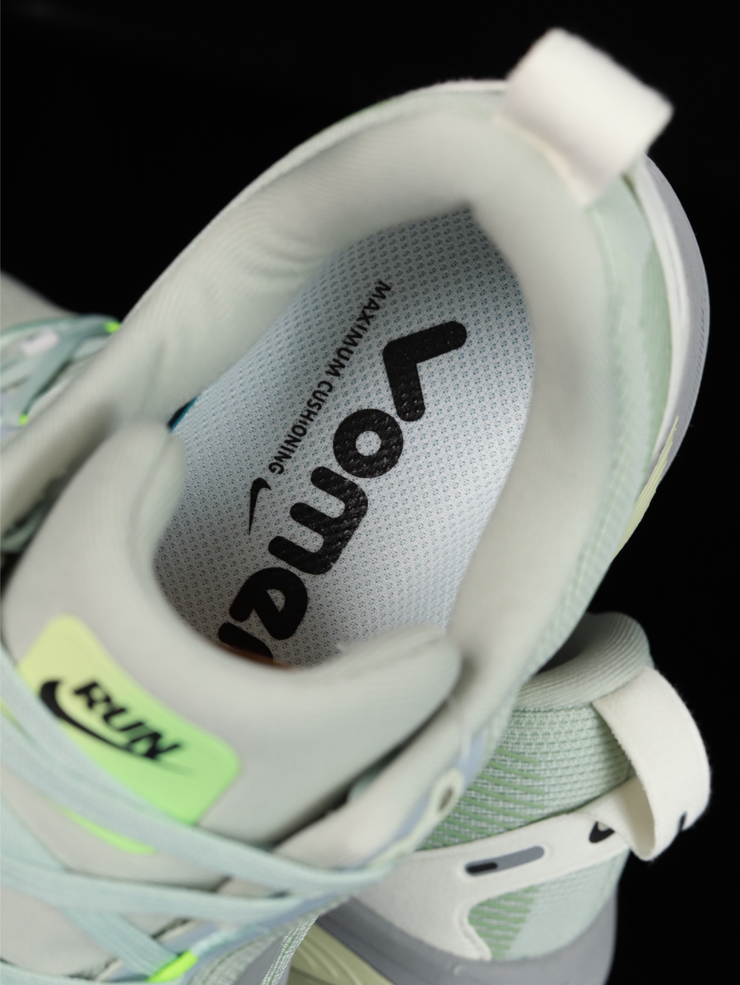 Nike Vomero 18 HM6803-002