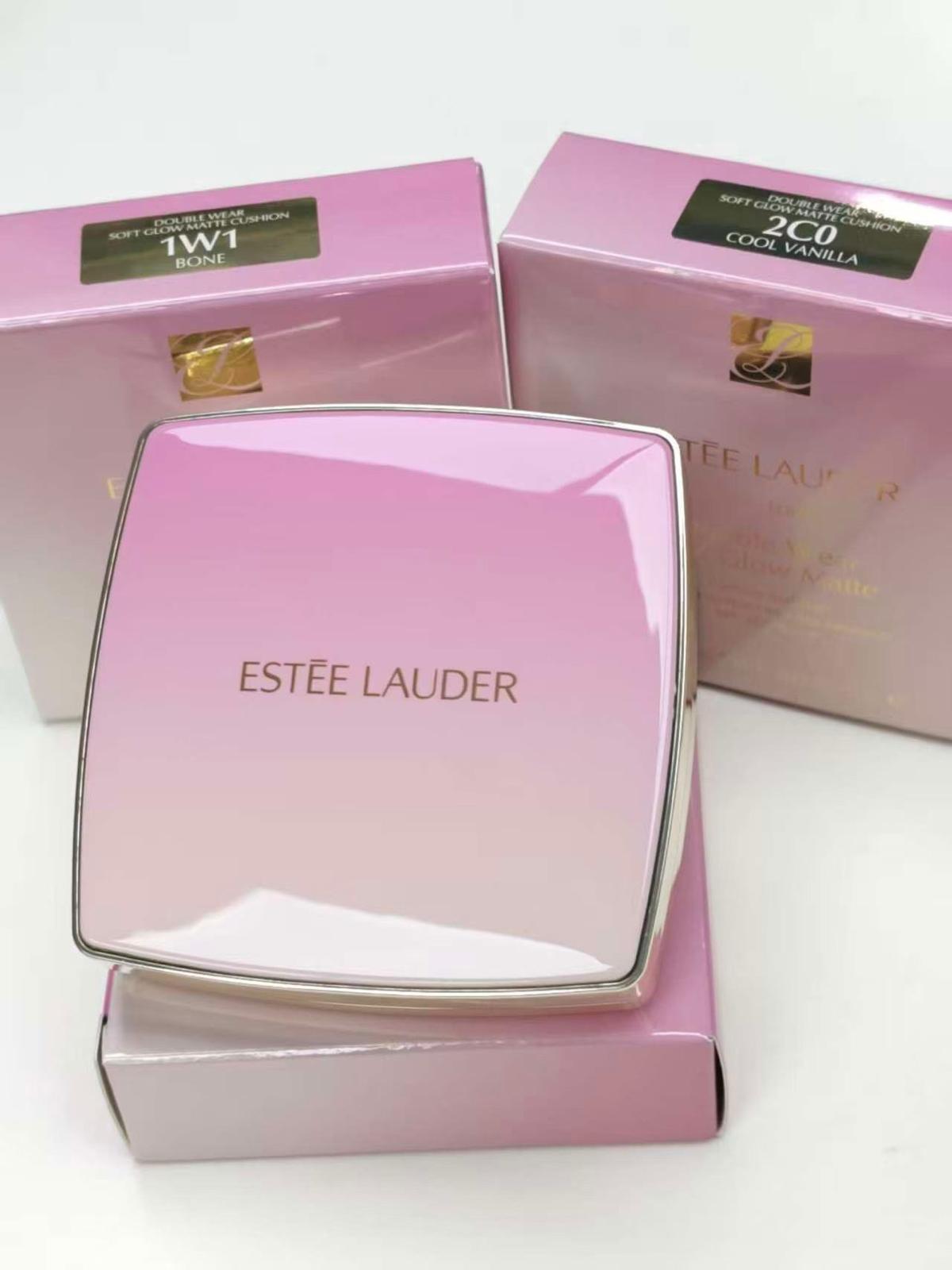 Estée Lauder 推出的限量版 「粉持久完美鎖妝氣墊粉餅」（冰紛莓果限定版）Double Wear 持妝粉氣墊12g SPF45/PA+++ DW 方氣墊繽紛莓果限定版（一盒一芯）