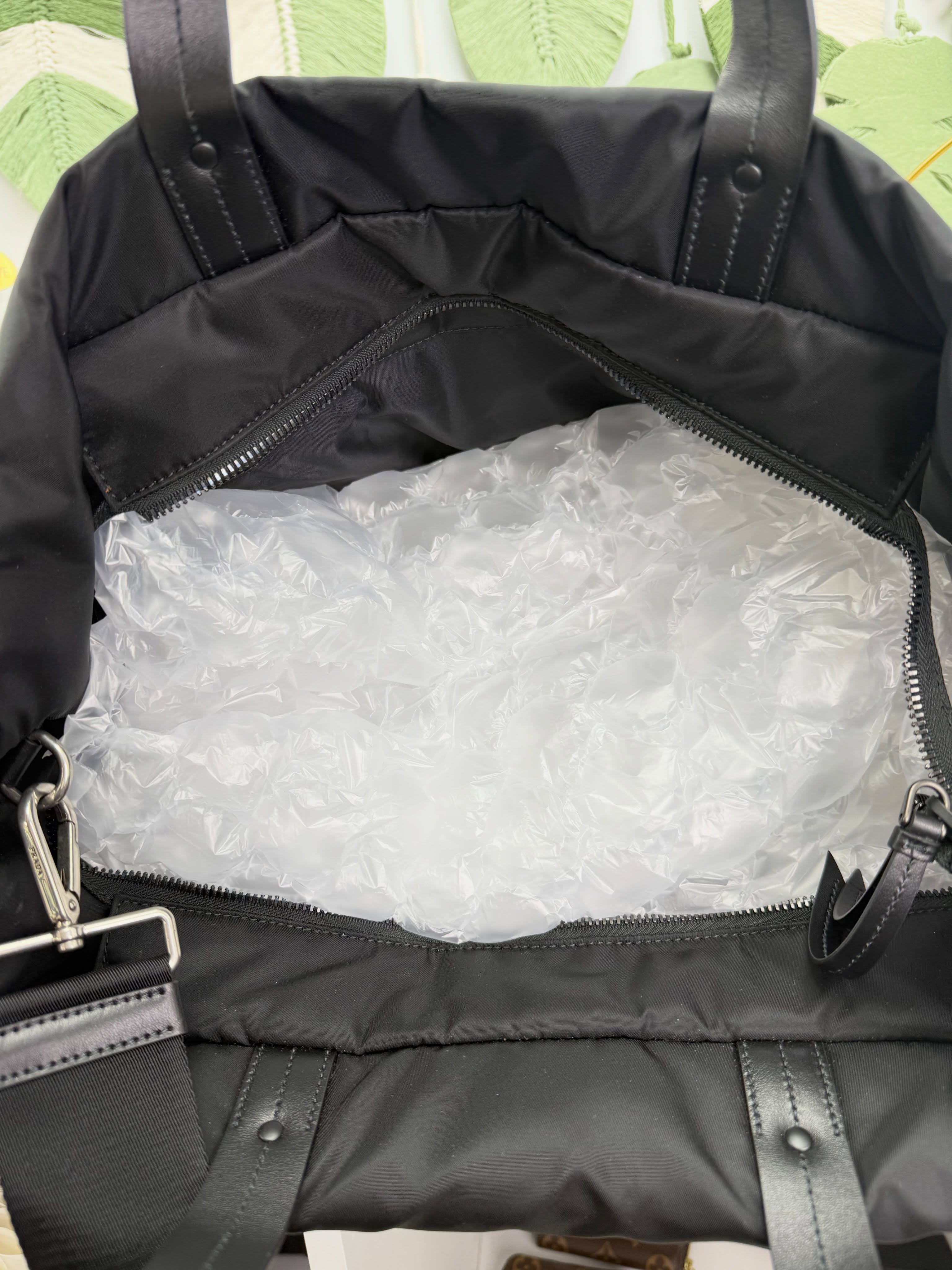 Prada 👜 PRE OWNED 🛍️Large Padded Nylon Bag 有塵袋 