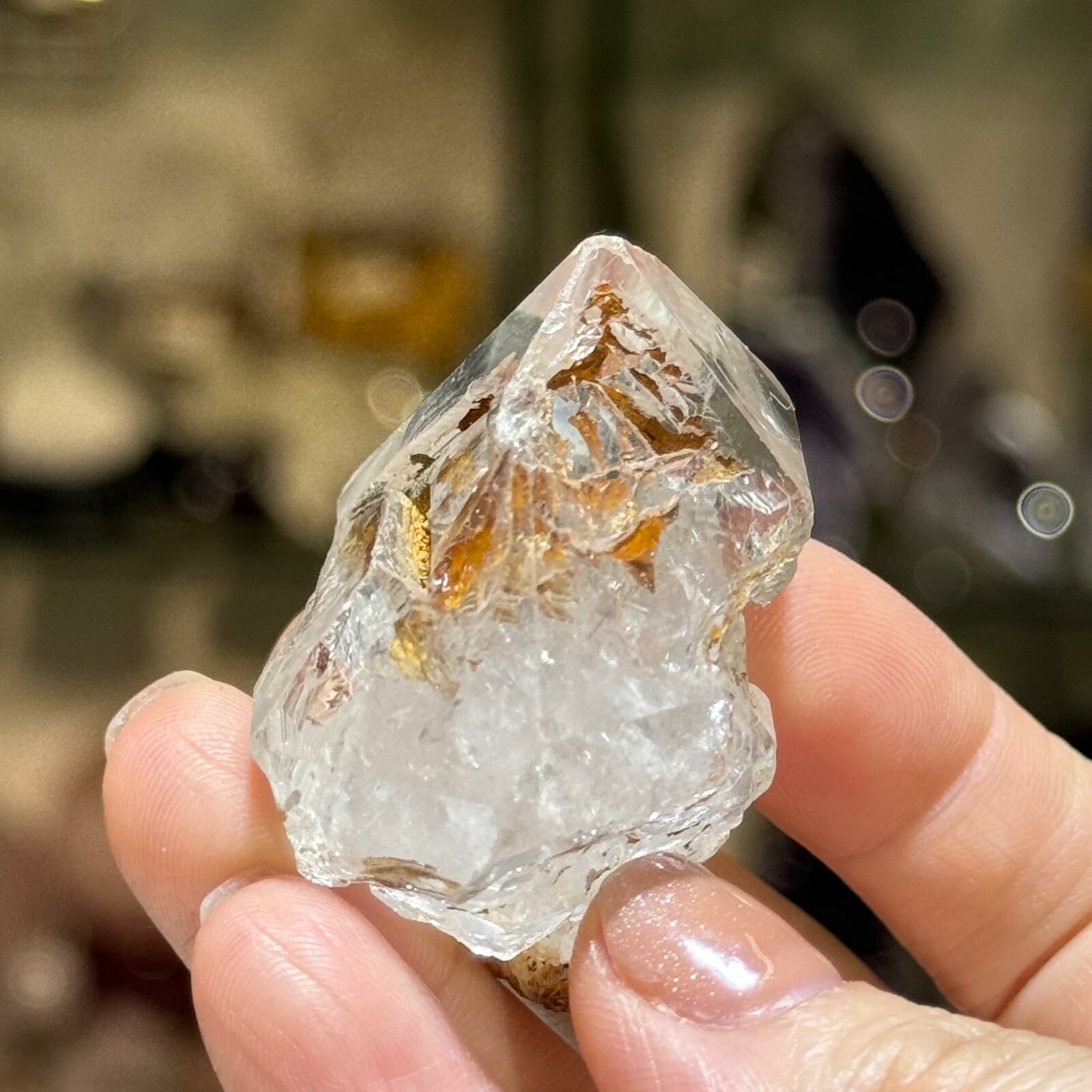 紅泥骸骨水晶