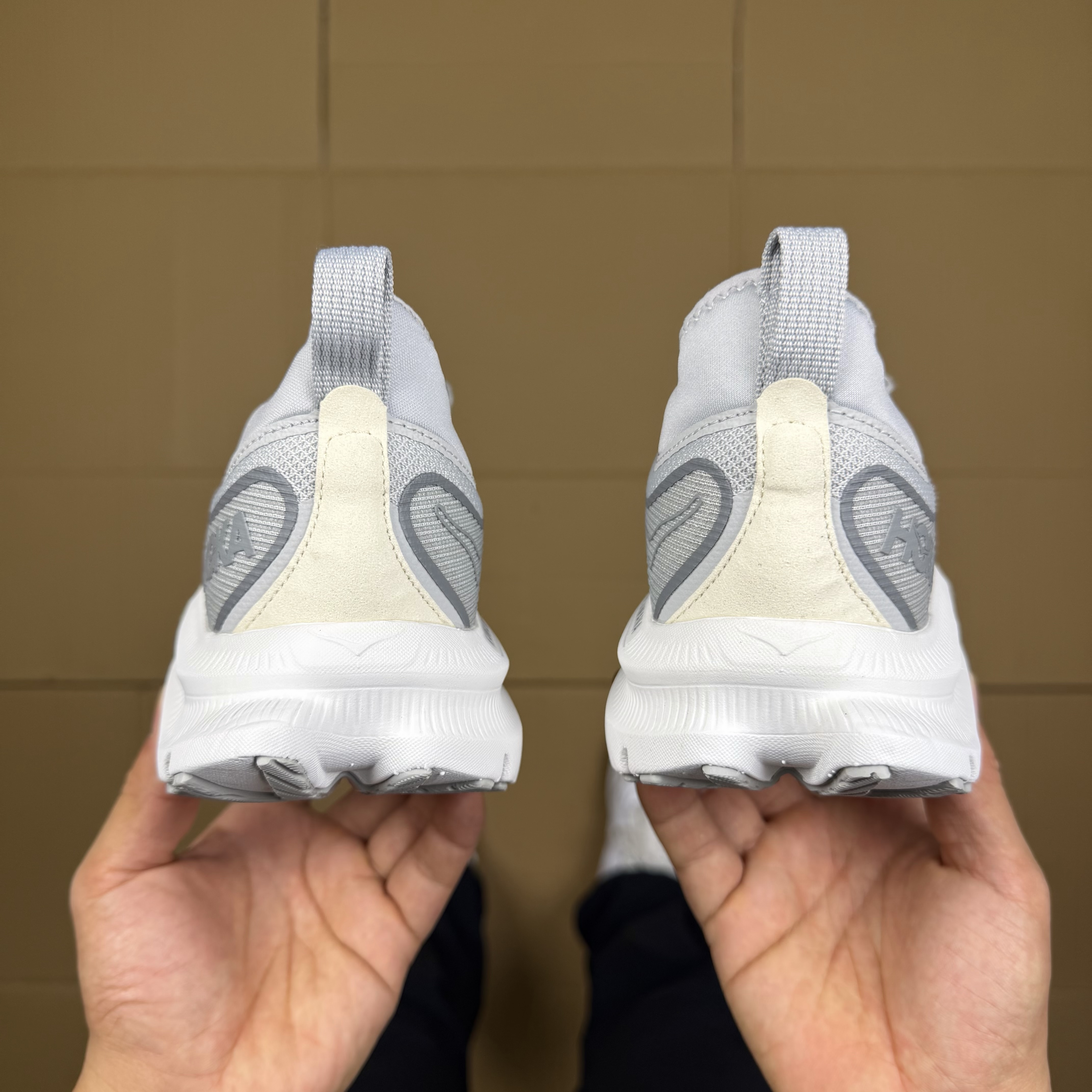 Hoka One One Kawana Mid