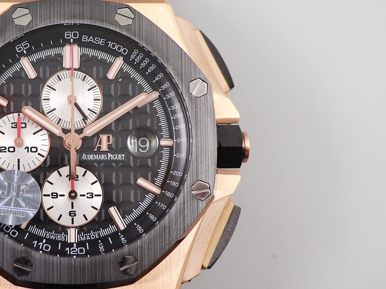 AP26400皇家橡树v2版 金壳陶瓷圈材质 44毫米直径 搭载复刻原版CaL．3126机芯 陶瓷圈口 市面上最顶级版本的超级复刻🔥