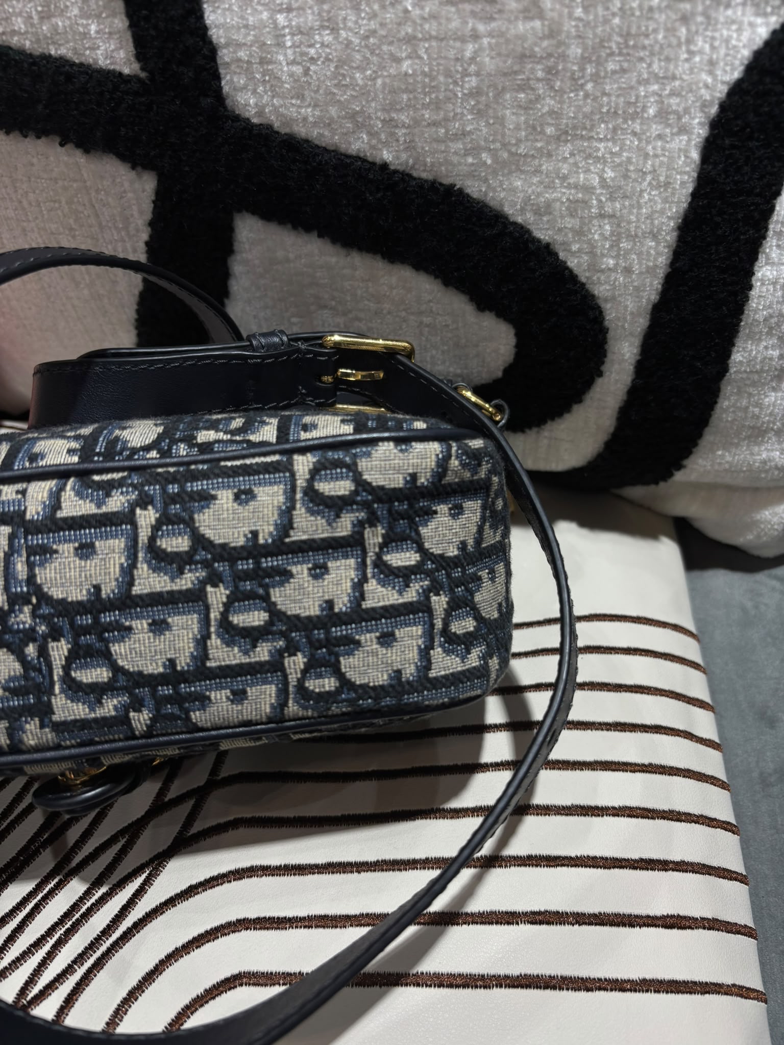 Dior 30 Montaigne small pocket   100%Authentic,98%New✅Dust bag