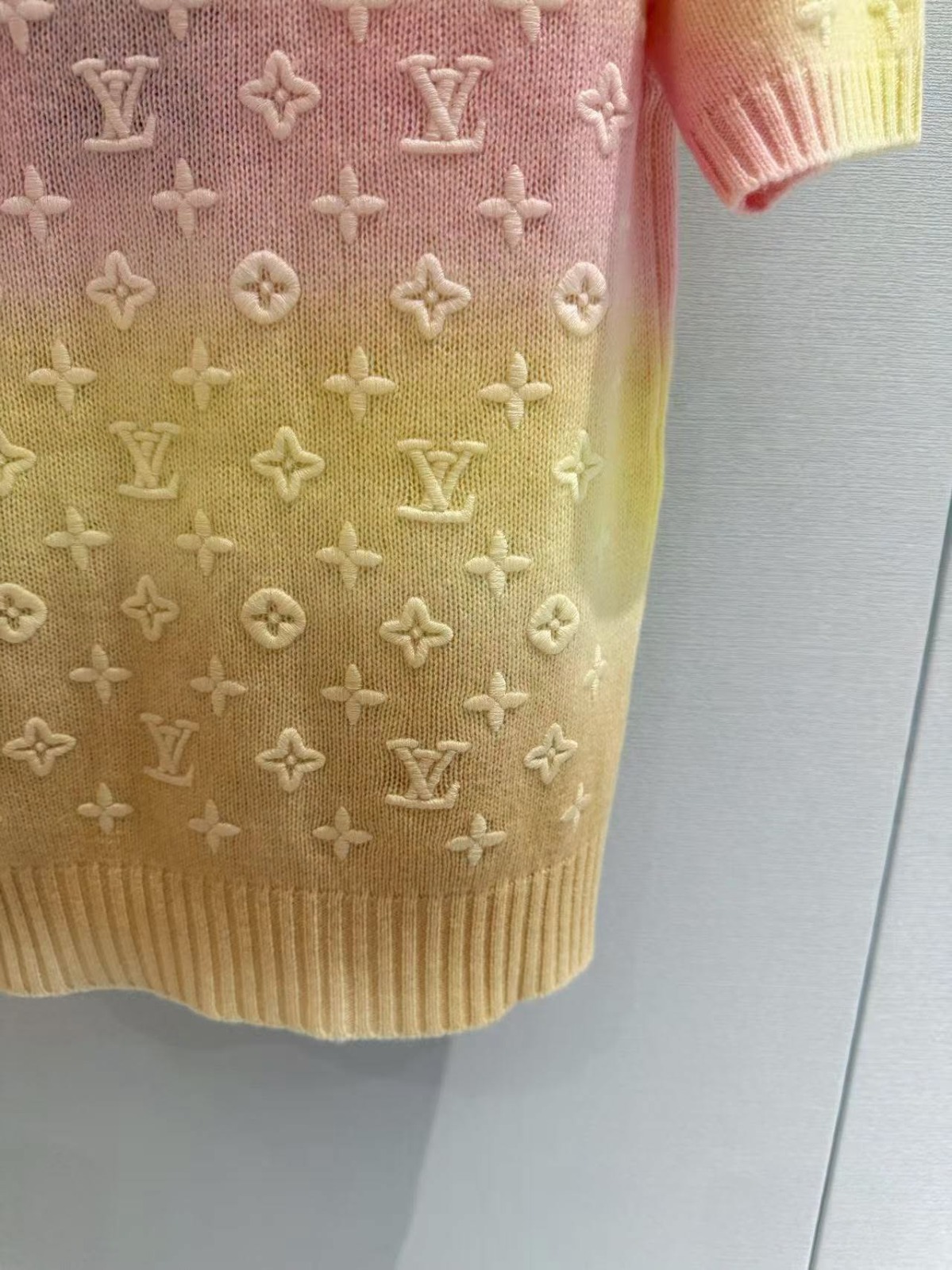 【原單】LV 3D Monogram Tie Dye Knit Top 3D立體字母紮染針織上衣