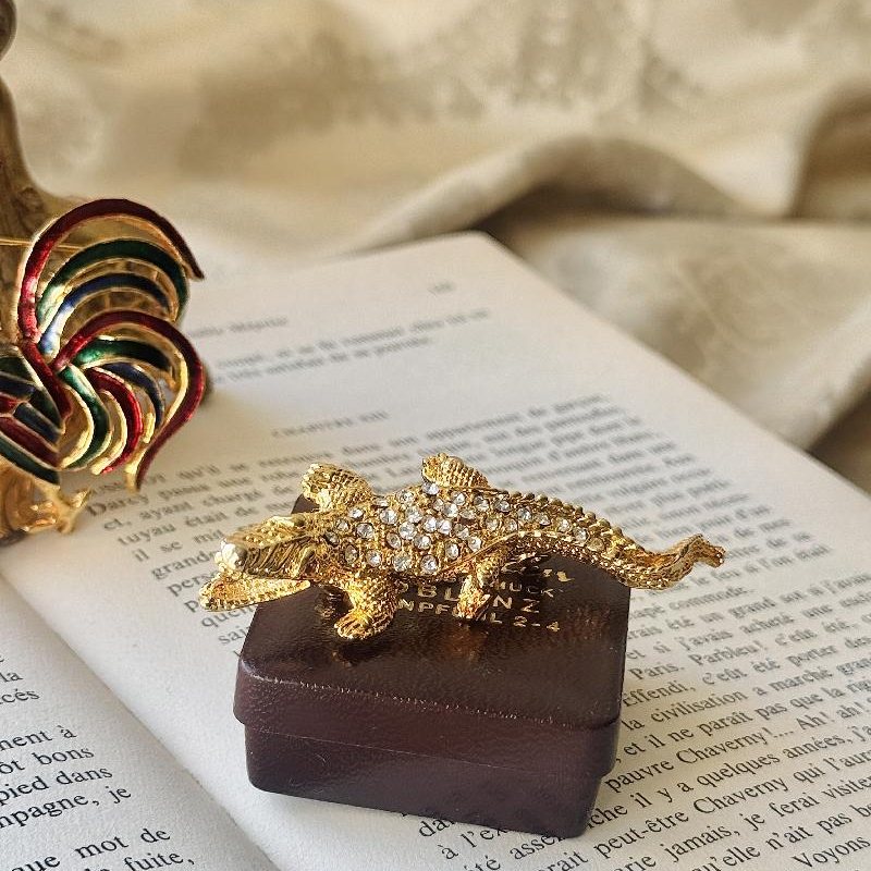 Vintage Rhinestone Embellished Crocodile Brooch (MT2420)