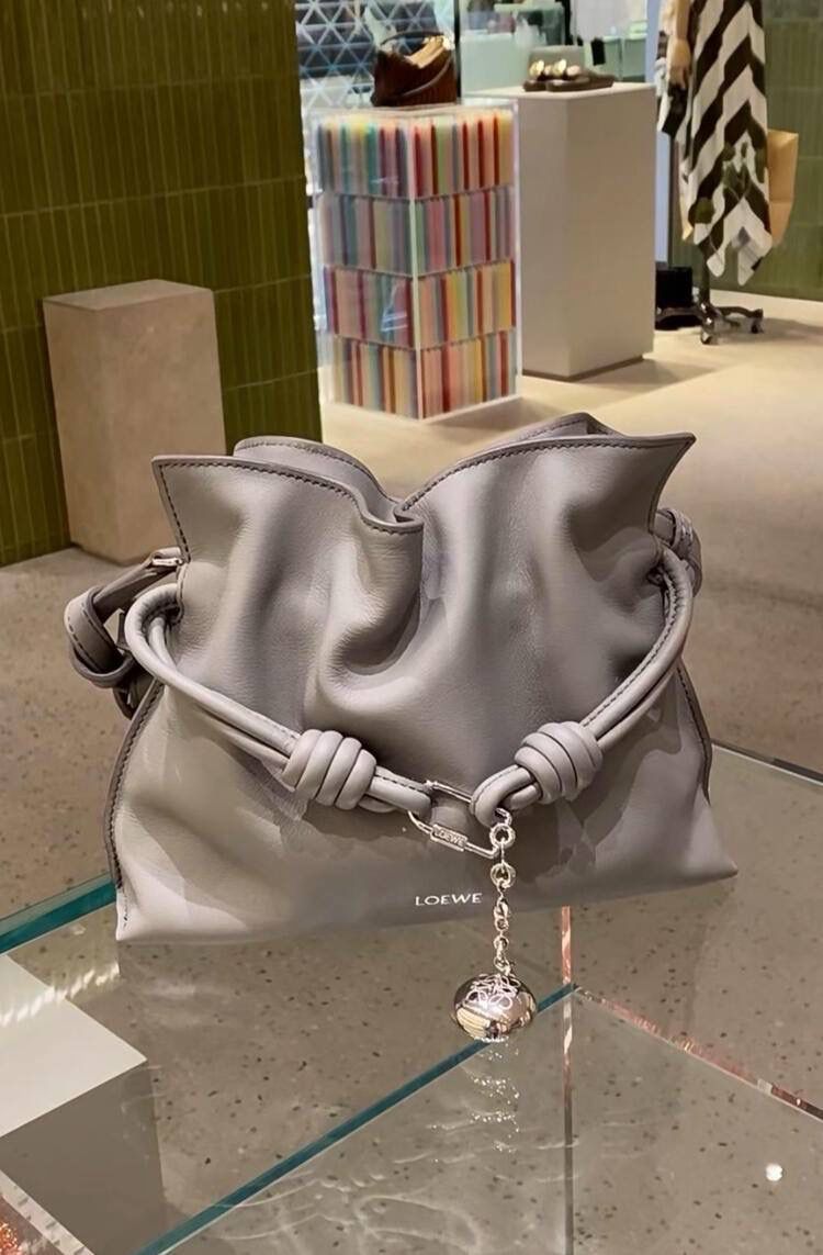 Loewe 罗意威 Squeeze 手袋系列