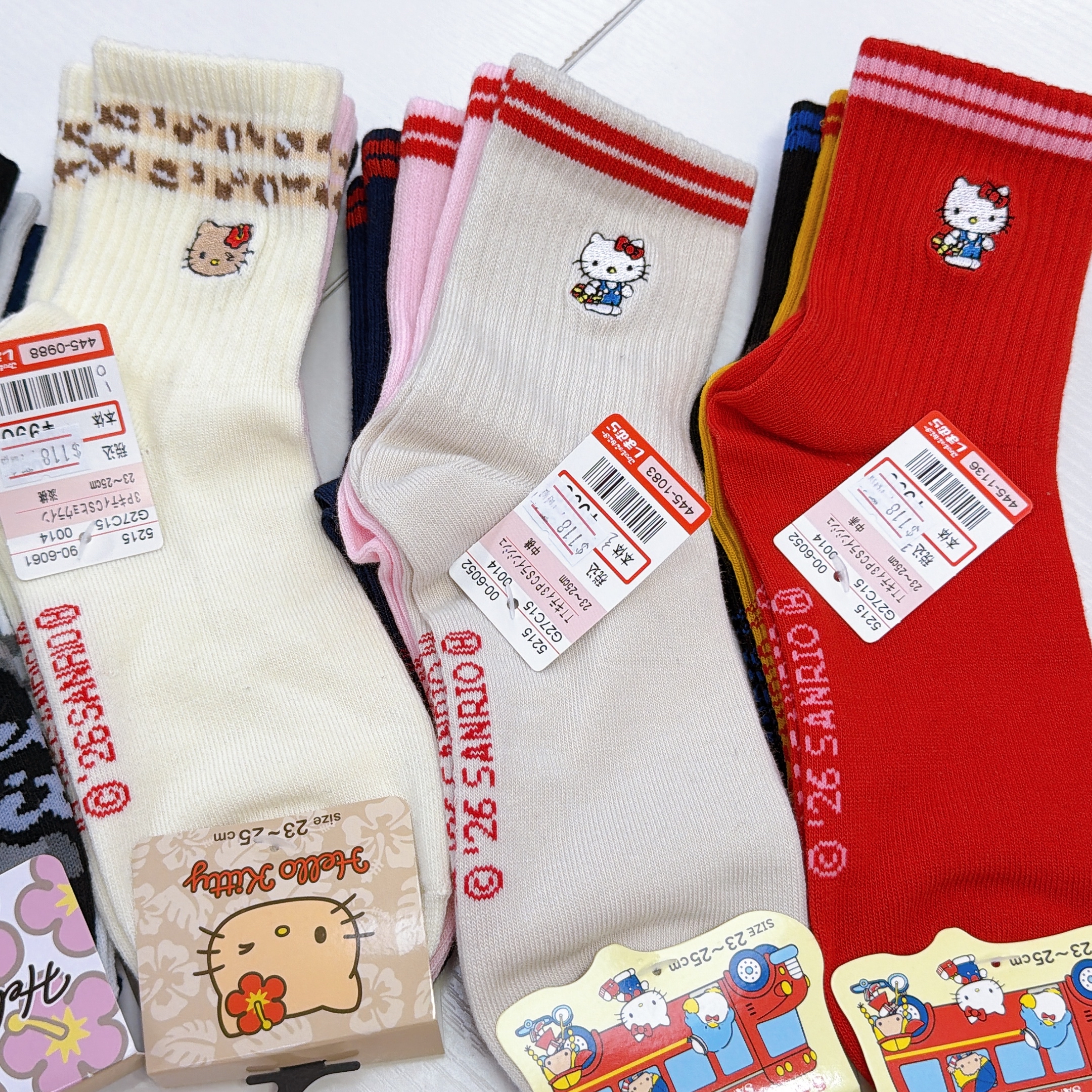日本直送Sanrio Hello Kitty一set三對長襪