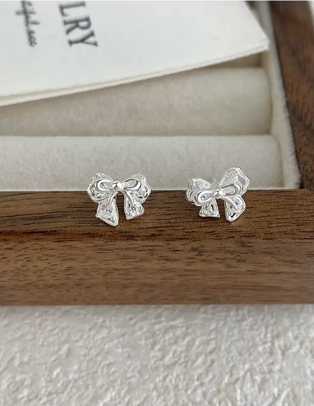 蝴蝶结耳钉