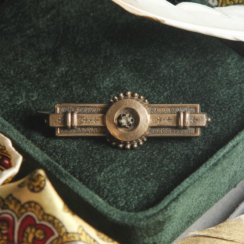 Antique Victorian Clear Stone on Bar Brooch (EZ185)