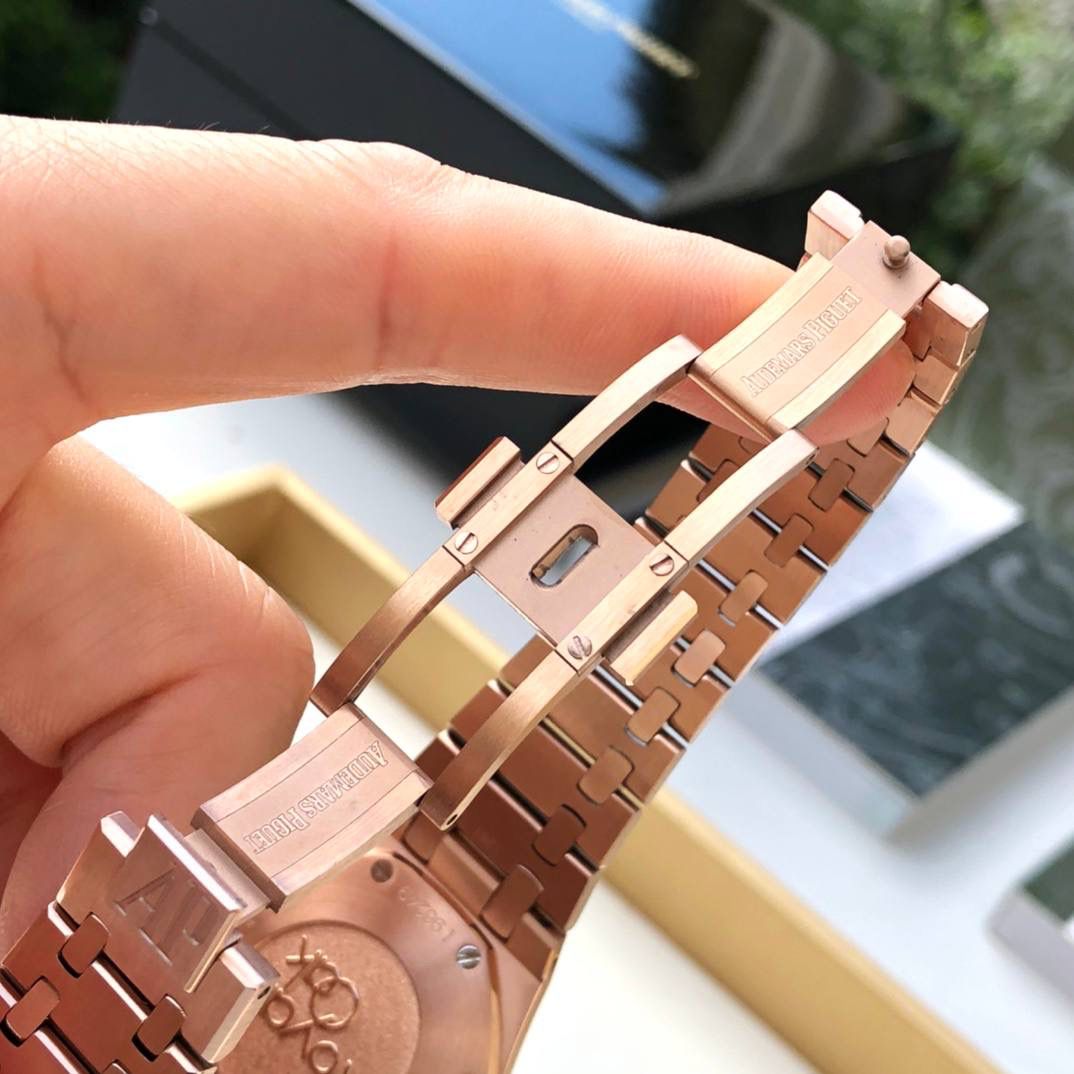 防眩光处理蓝宝石水晶 表壳套和表带均为316L精钢镀18k玫瑰金 瑞士进口石英机芯 组件这些看得明明白白 表壳套 底盖 表盘 防水胶圈等等 拆解看得细节，明明白白‼️💯😎