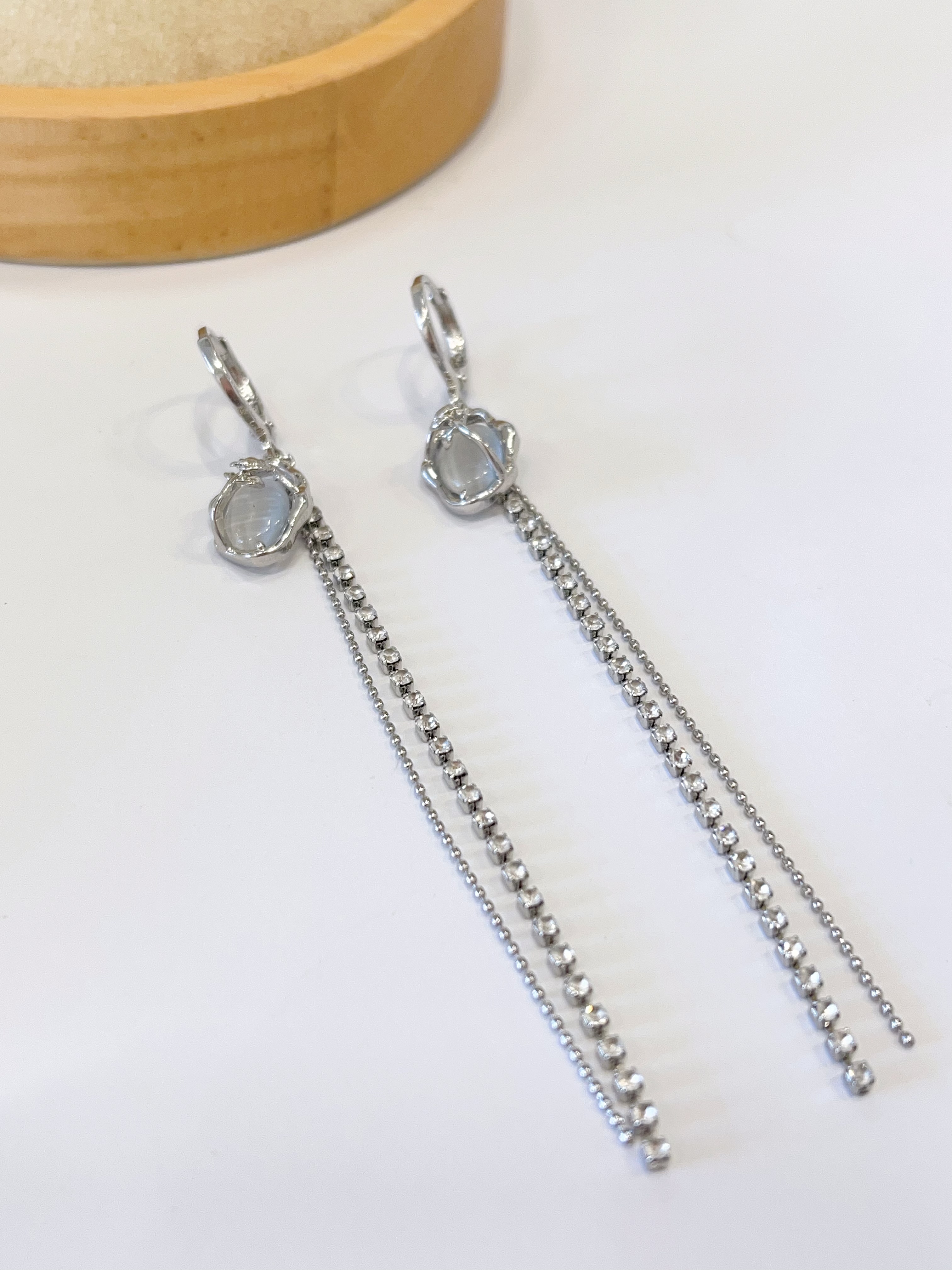 轻奢流光猫眼流苏耳环