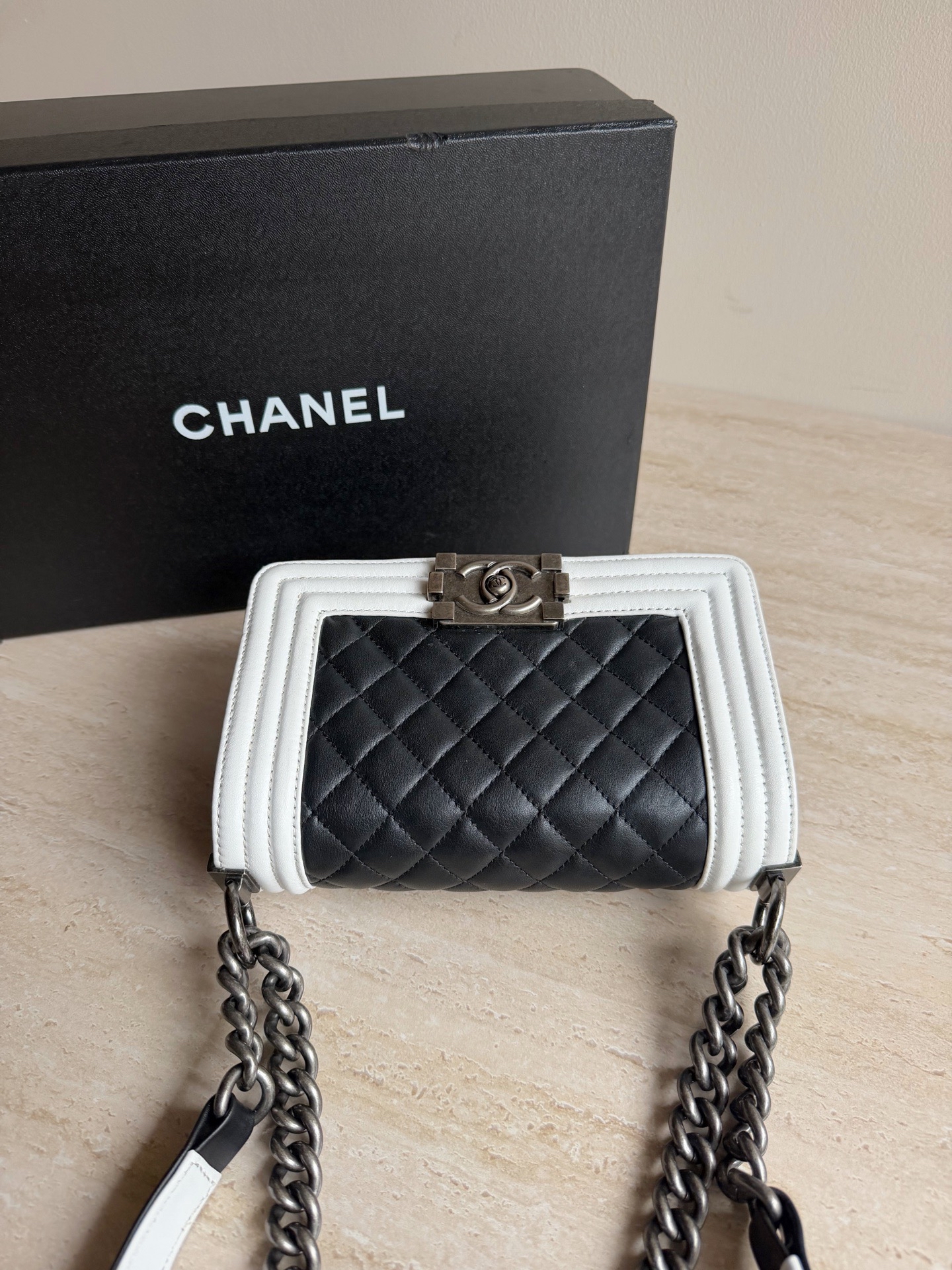 【預訂貨品】Chanel黑白拼色羊皮Leboy