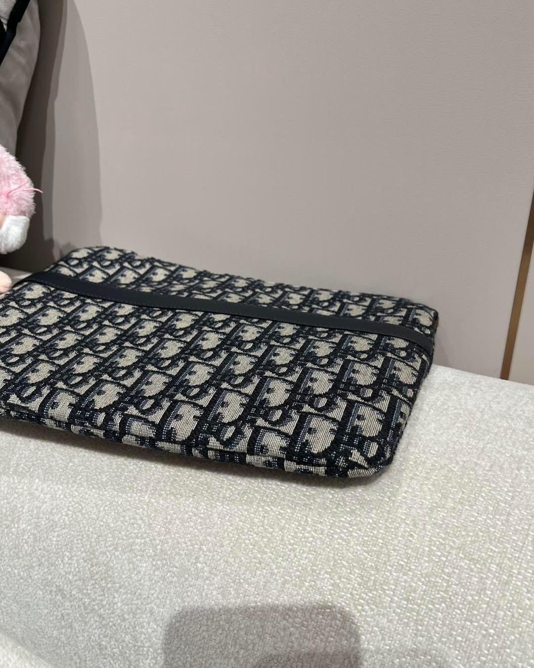 Dior travel pouch clutch bag Oblique Clutch W26cm  x H21cm 100%Authentic,99%new