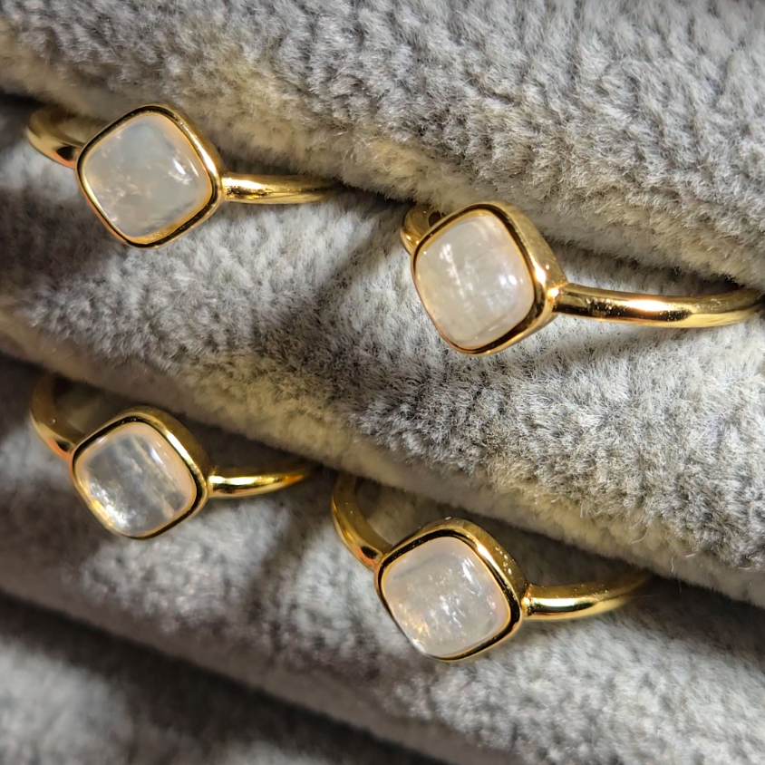 White moonstone rings with blue flash in adjustable sterling silver - SM636