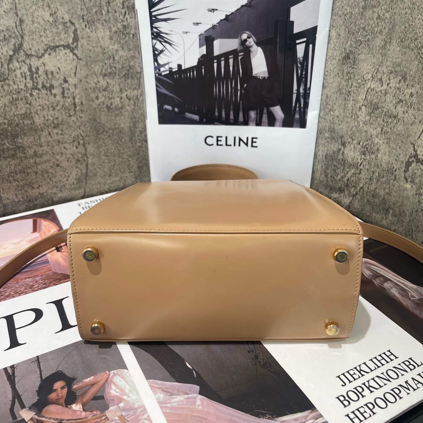 【預訂貨品】Ferragamo現代款奶茶色mini tote