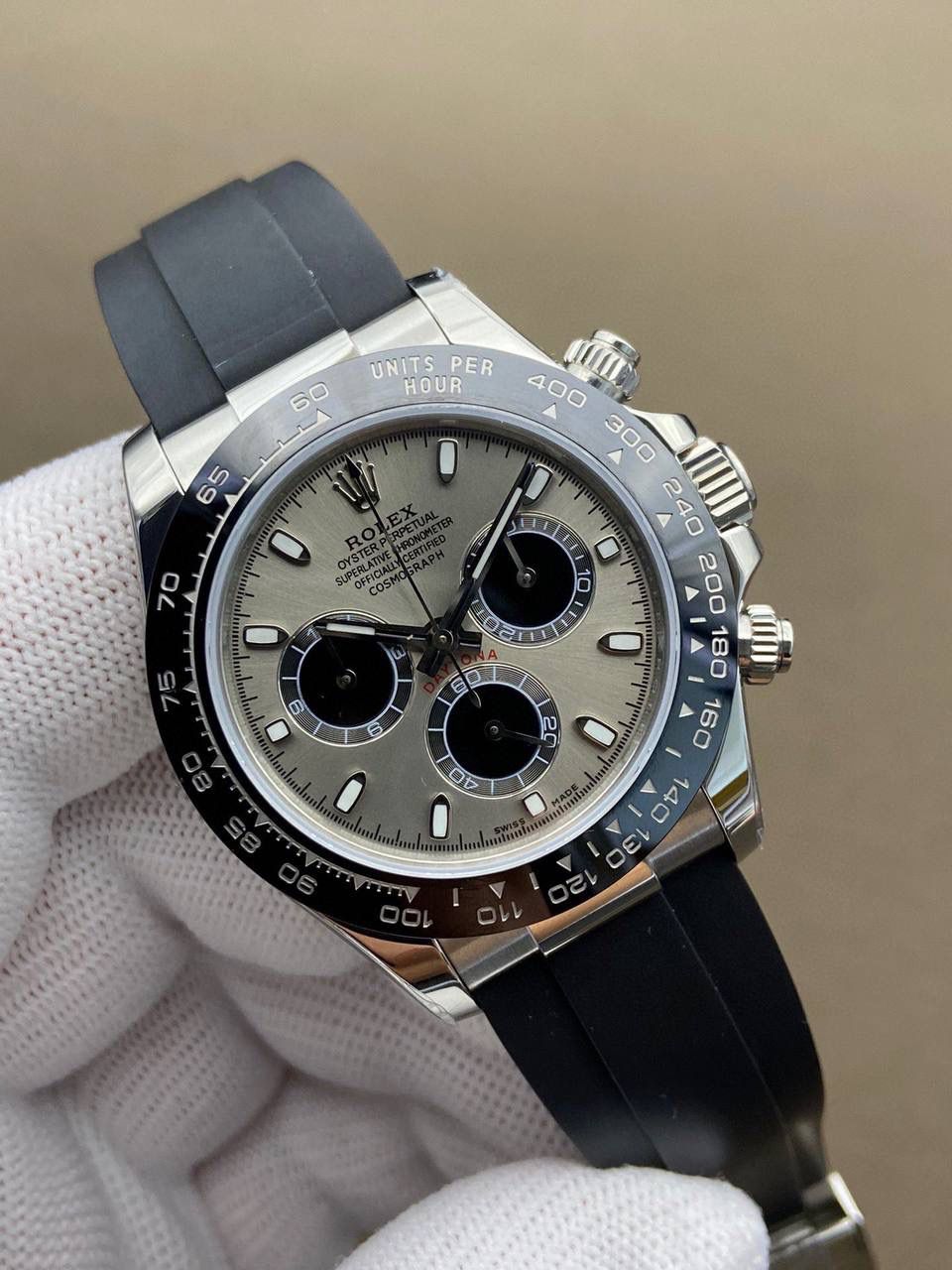 此款采用进口机械走时精准. 与原装一样小秒盘 完美复刻原装表盘 外观 40mm 外壳采用904L精钢 原装磨具完美复刻开发 包装采用原装，杜绝劣质产品🔥