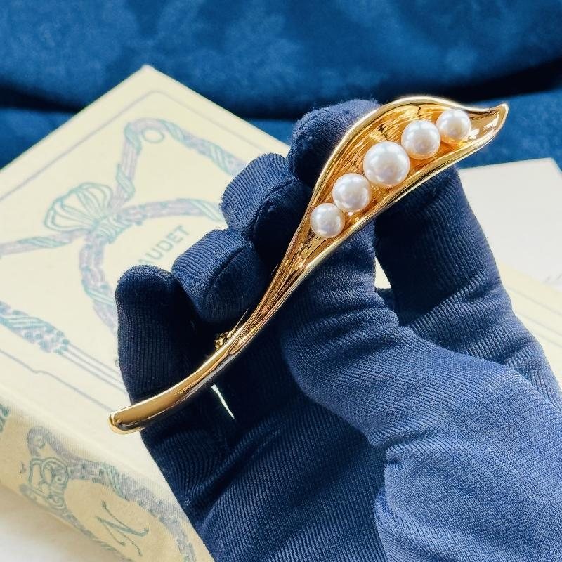Vintage Elegant Simulated Pearl 3-Dimensional Calla Lily Brooch (MT2018-15)