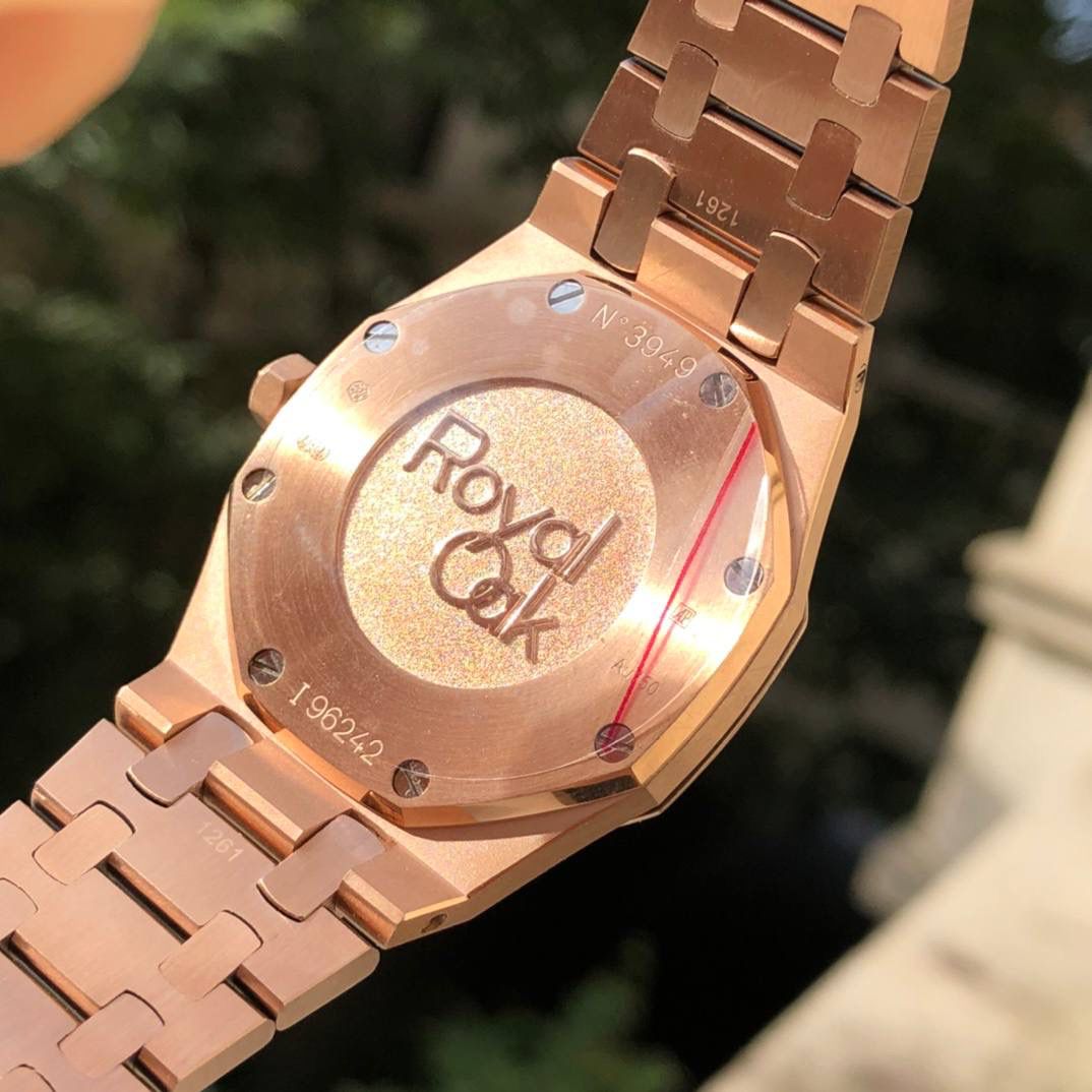 爱彼皇家橡树系列女士腕表，玫瑰金镶钻奢华腕表