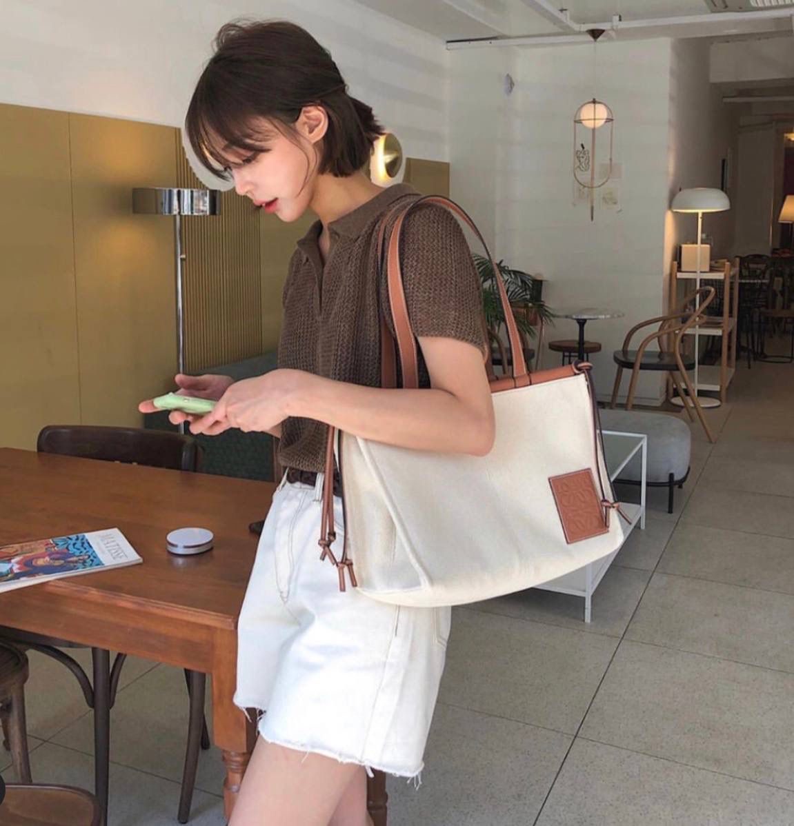 * 𝘊𝘶𝘴𝘩𝘪𝘰𝘯 𝘵𝘰𝘵𝘦 小号 尺寸:32-24-16cm 编码:702001小号布配棕 采用独家定制进口帆布拼进口小牛皮，搭配独家定制进口条纹内衬tote 购物袋 上班通勤款💯分，属于仙女们闭眼就可以入的款✌✌