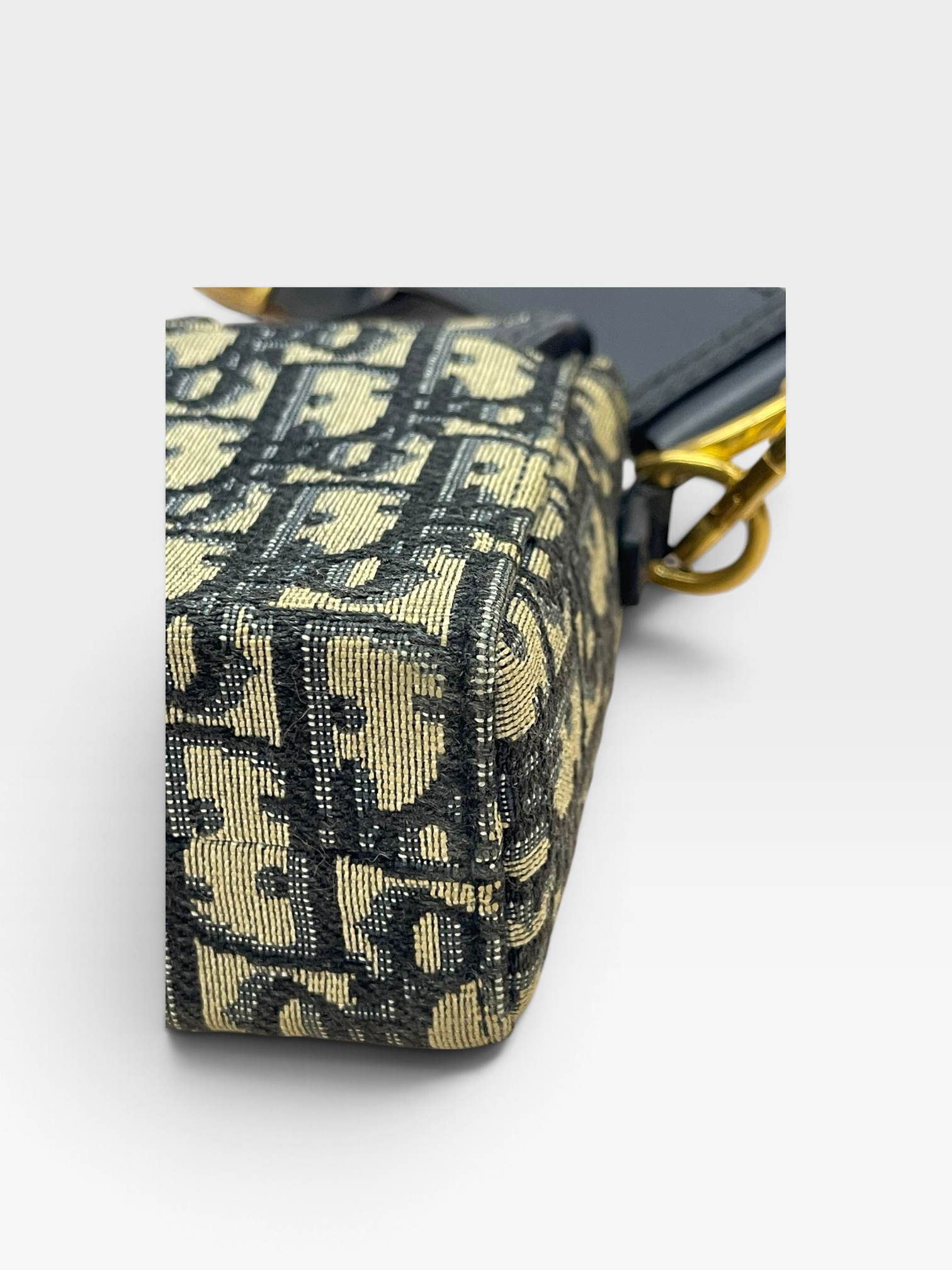 Pre-Owned DIOR 30 Montaigne Bag / Product Code: 100107