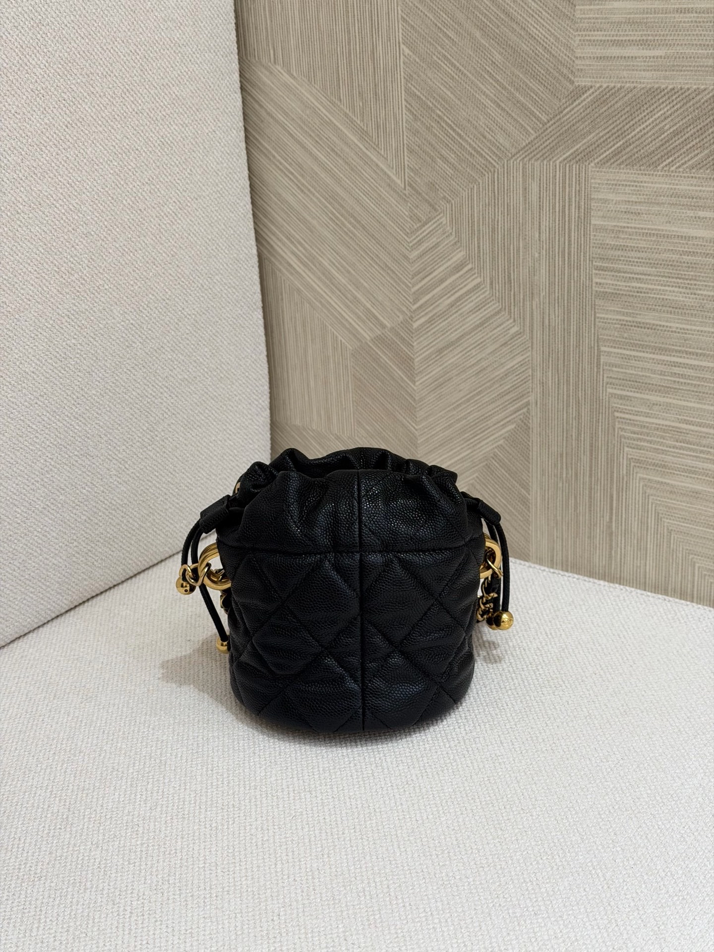 【預訂貨品】芯片款👜 Chanel 22k黑金金球mini水桶包
