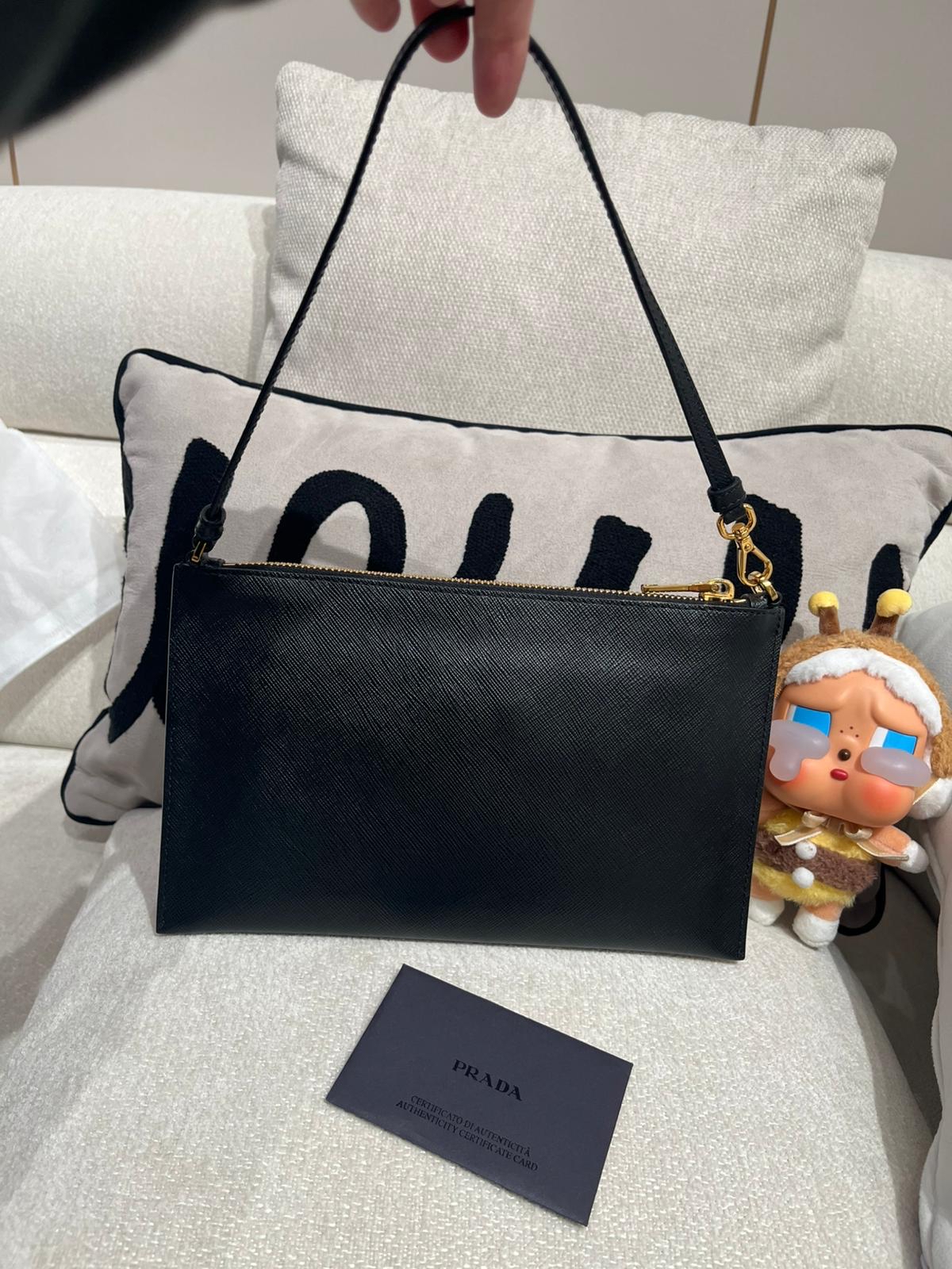 Prada 1NH004 十字皮紋牛皮黑色 Hobo Bag 100%Authentic, 98%New ✅ certificate
