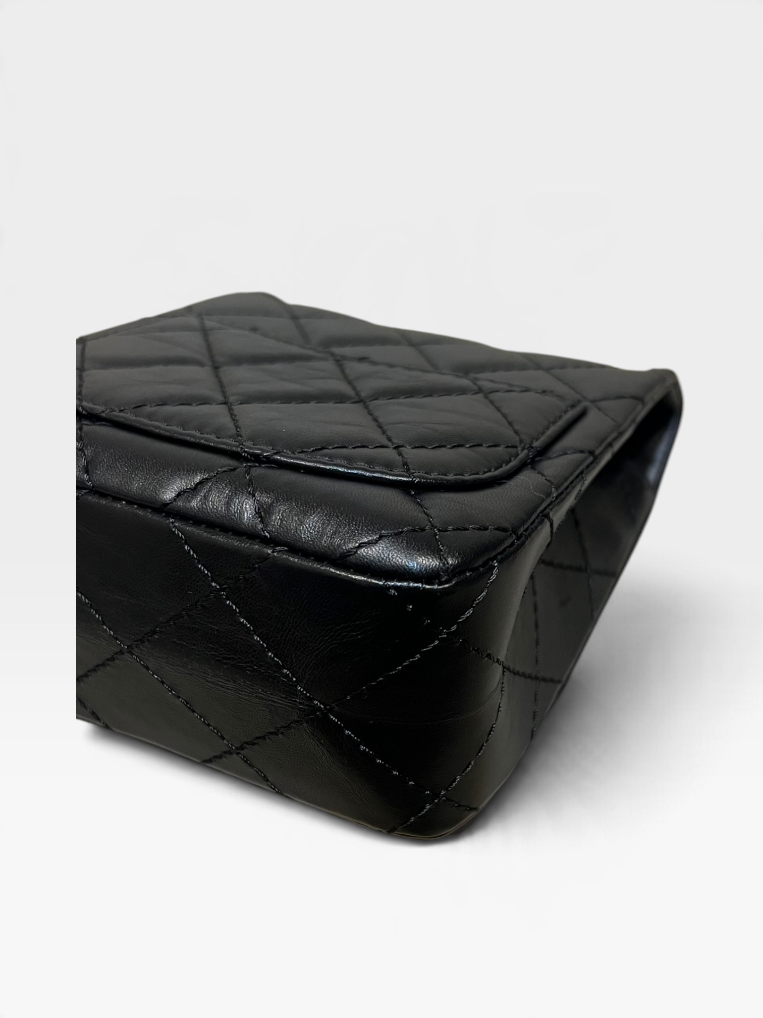 Pre-Owned Chanel 2.55/ K9907