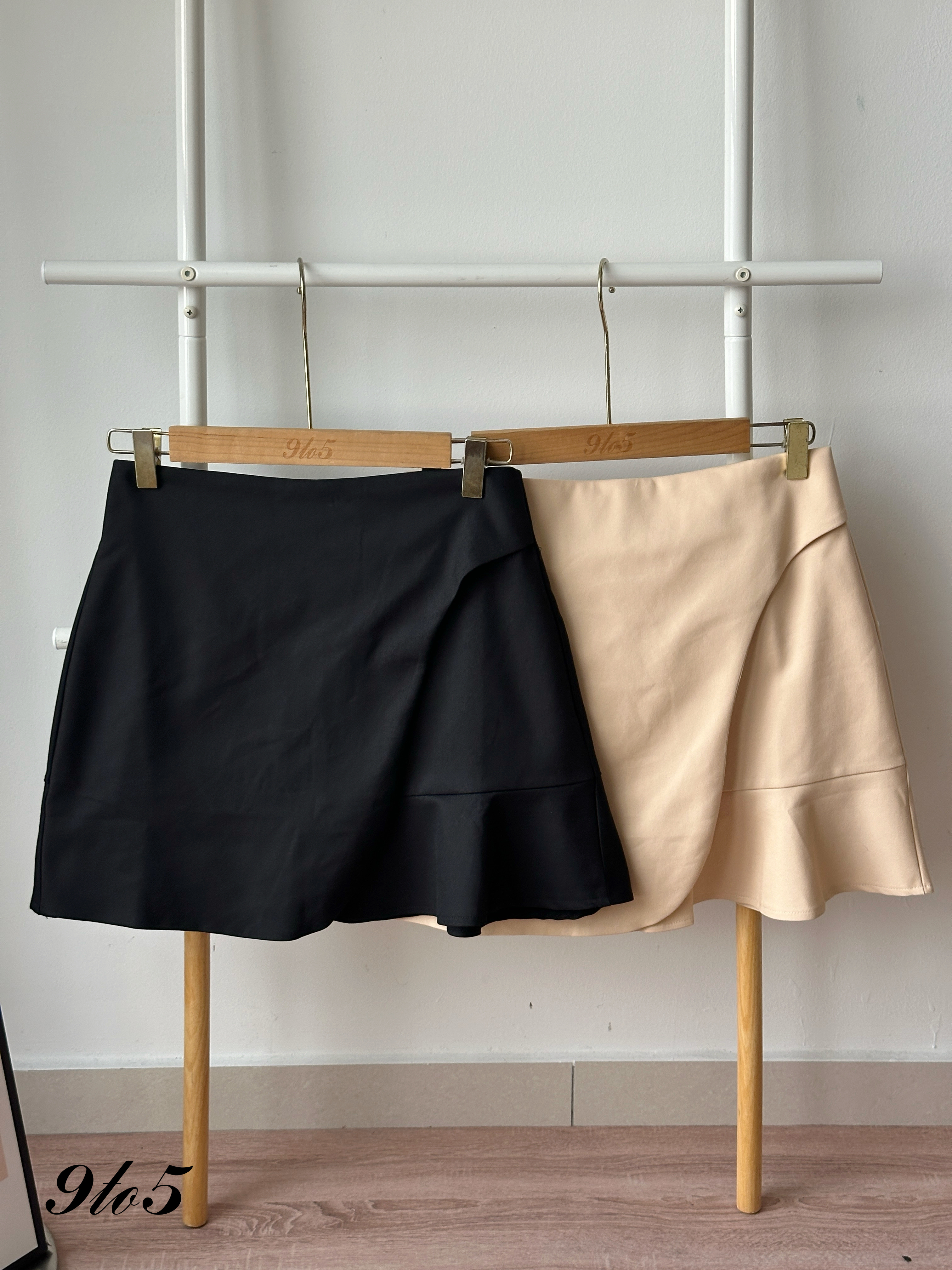 S1932 Short Mermaid Skirt - Beige & Black 
