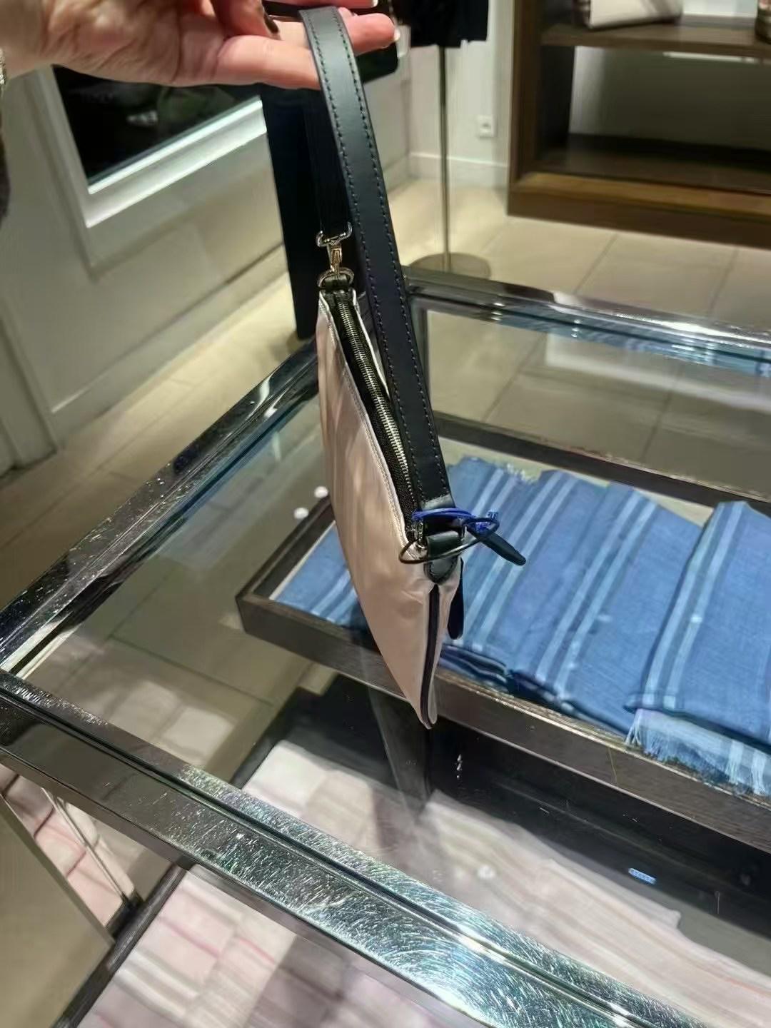 預購 Burberry🌈🌈 折扣款 尼龍腋下包