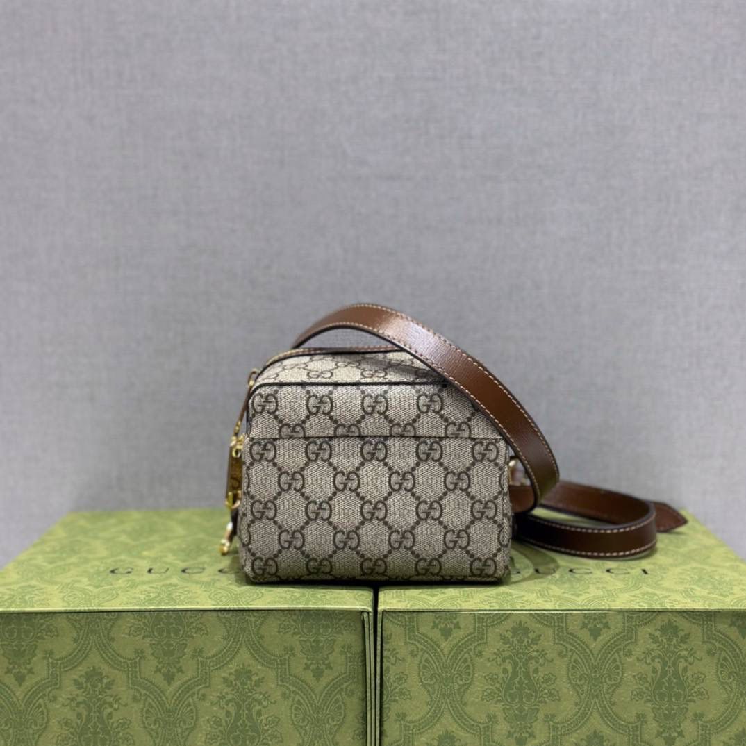 ▪大货实拍 𝐆𝐮𝐜𝐜𝐢 𝐦𝐢𝐧𝐢 𝐛𝐚𝐜𝐤𝐩𝐚𝐜𝐤小可爱 型号：725654 尺寸：15*19*8cm