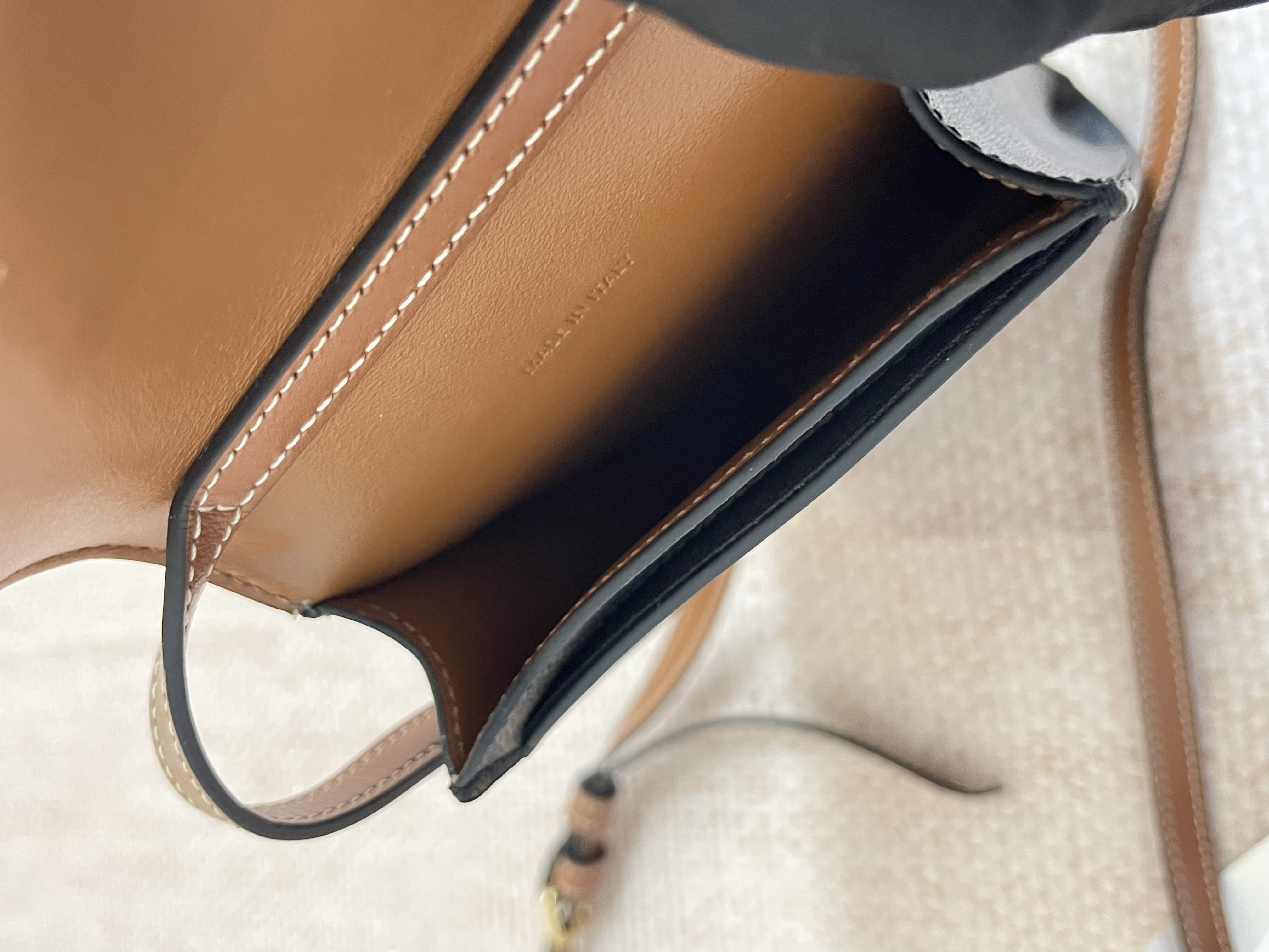 Pre-owned Celine Triomphe Phone Pouch / Product Code: 26040108