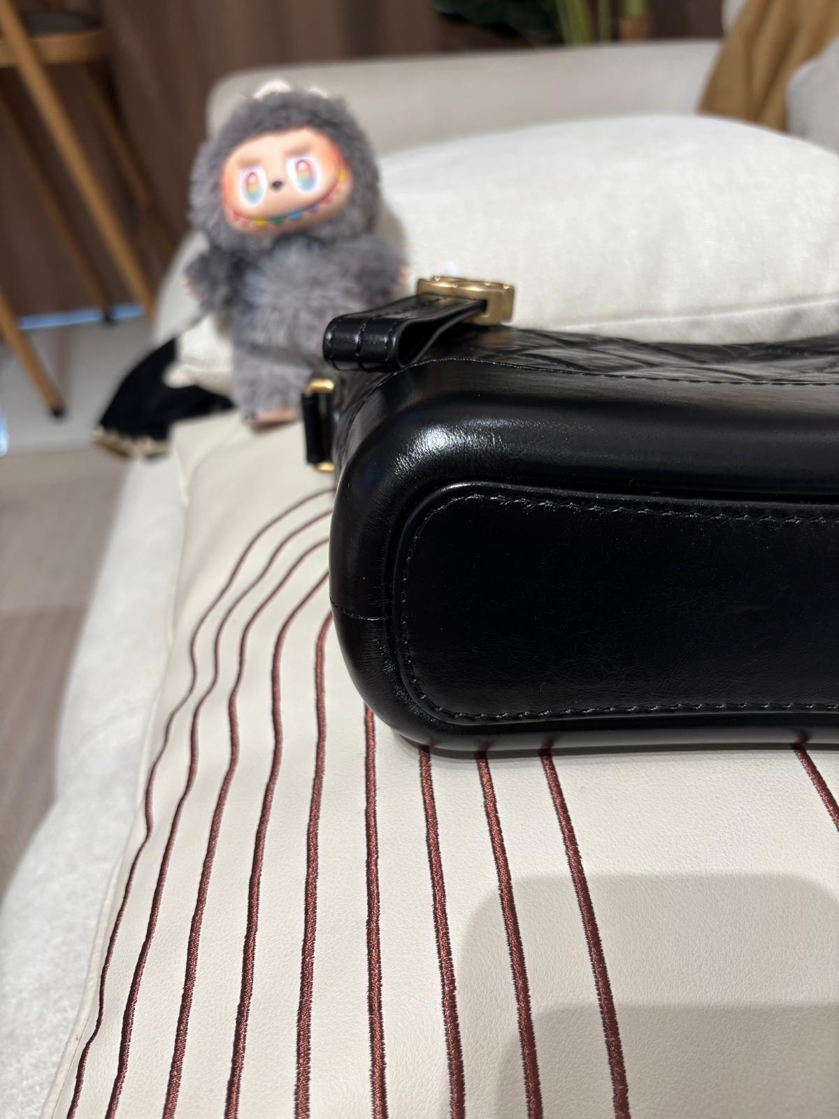 Chanel Gabrielle hobo small calfskin 黑金 100%Authentic,98%new ✅26 card✅dust bag✅box
