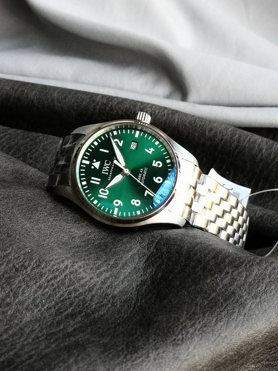 IWC万国表飞行员系列IW328206腕表，精钢表壳表链，绿色表盘，搭载2892型自动机械机芯，40毫米。